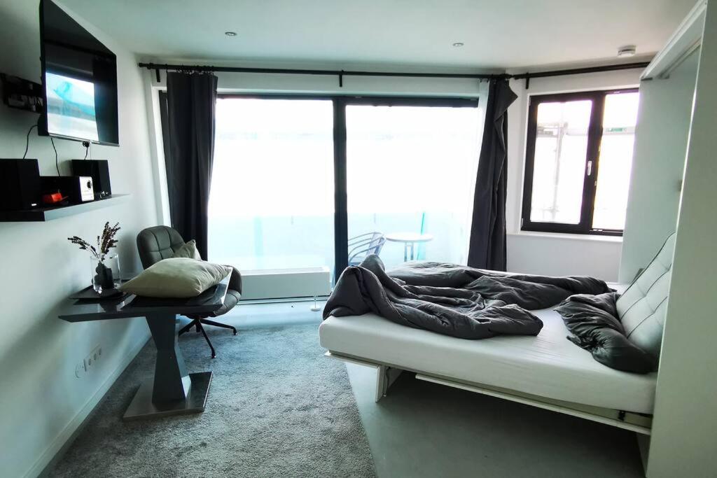 HH 05 by ROCKCHAIR - SUPERHOST Status - Modernes Apartment mit sonnigem Balkon & premium Boxspringbetten in Winterhude - Hamburg Top Geheimtipp
