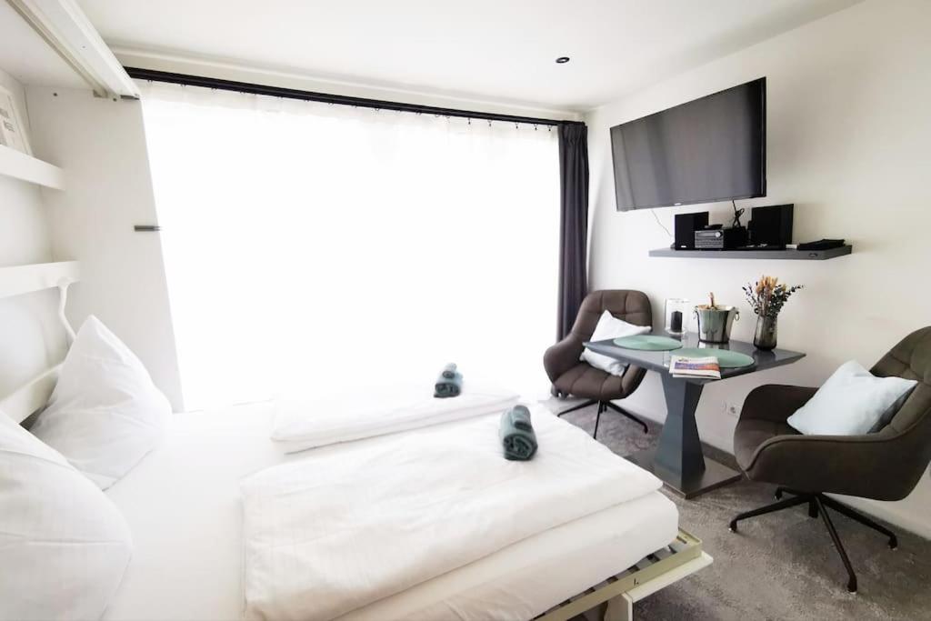 HH 06 by ROCKCHAIR - SUPERHOST Status - Modernes Apartment mit sonnigem Balkon & premium Boxspringbetten in Winterhude - Hamburg Top Geheimtipp