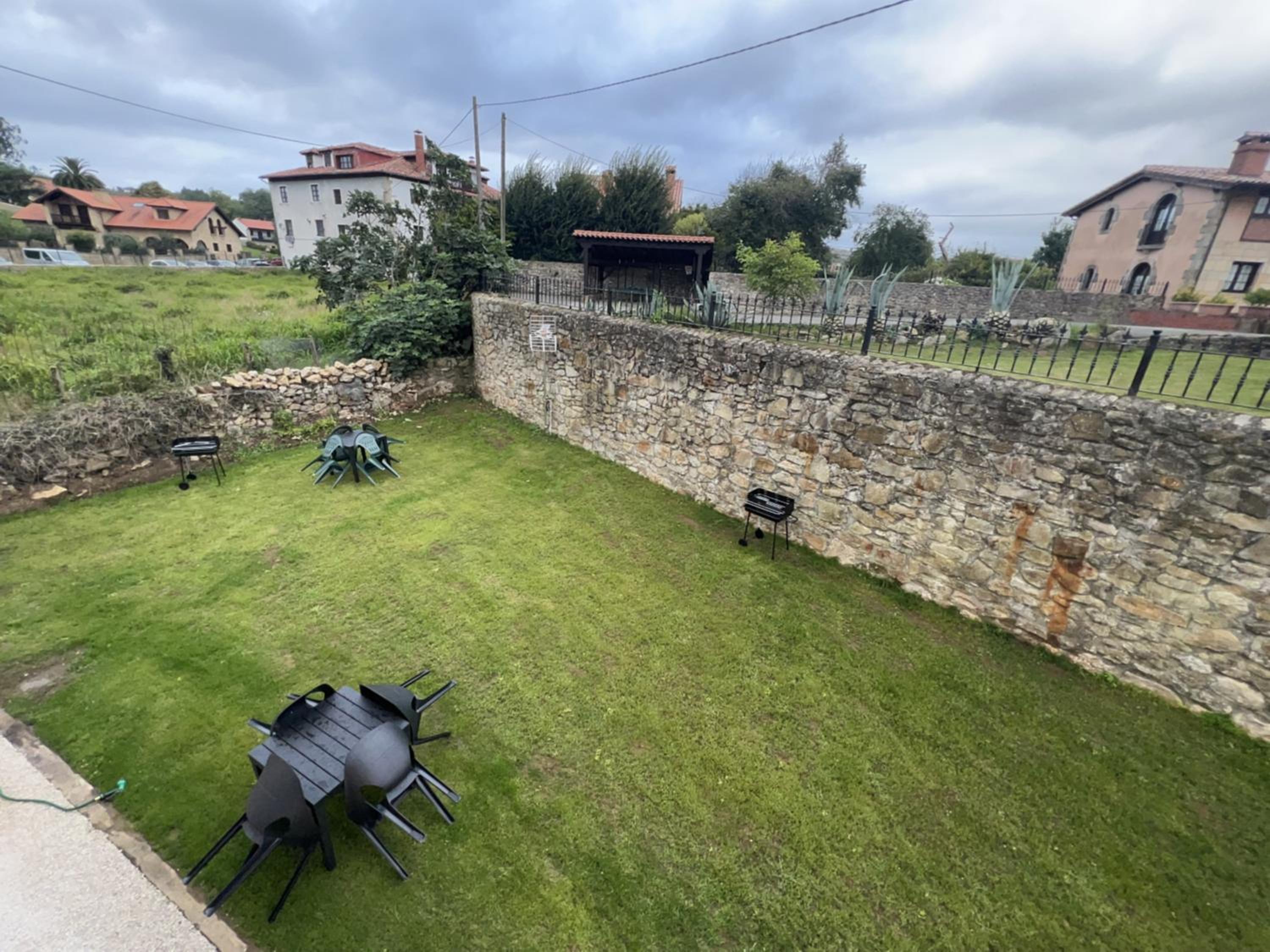 APARTAMENTOS EL ROJU