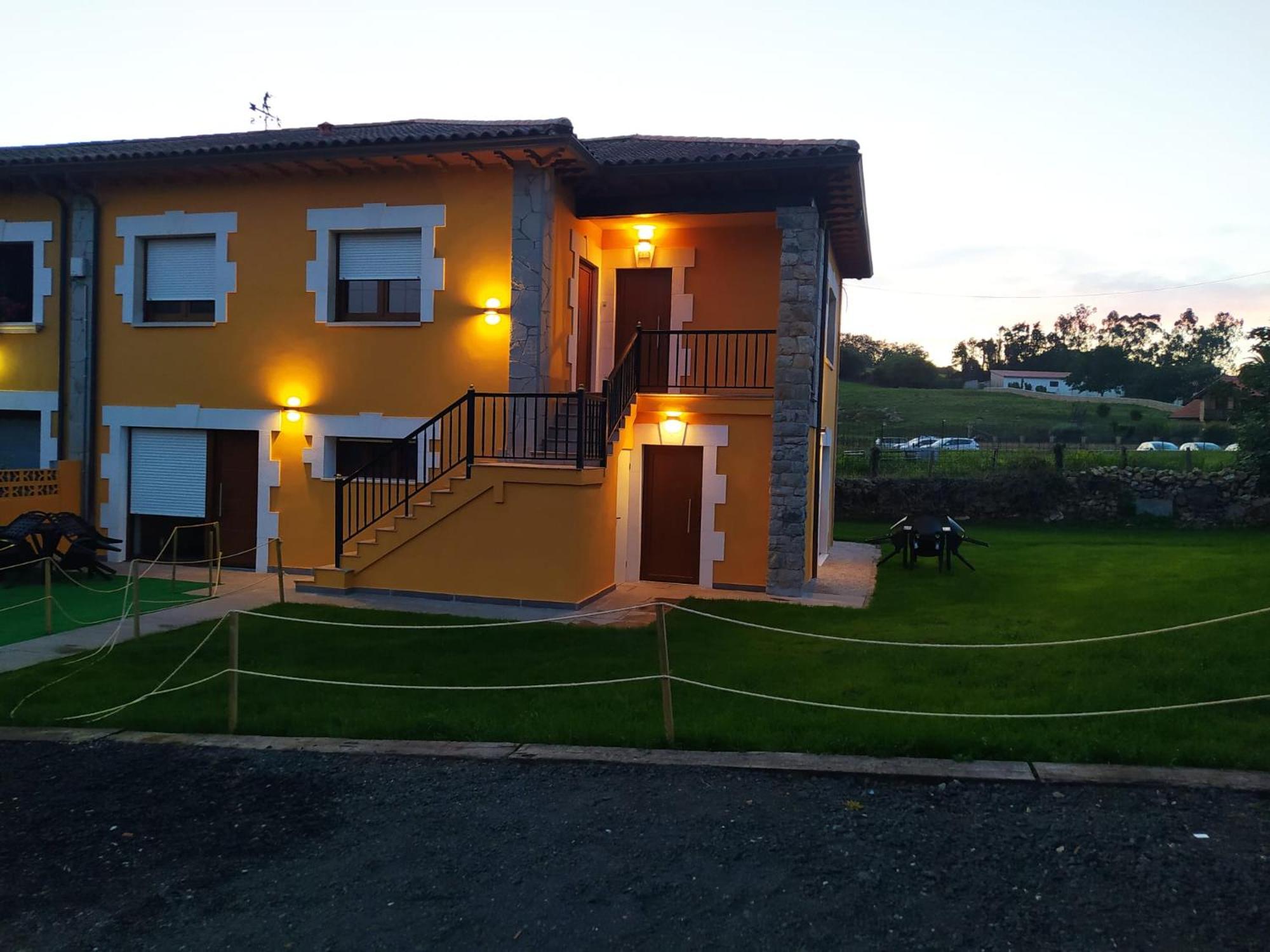 APARTAMENTOS EL ROJU