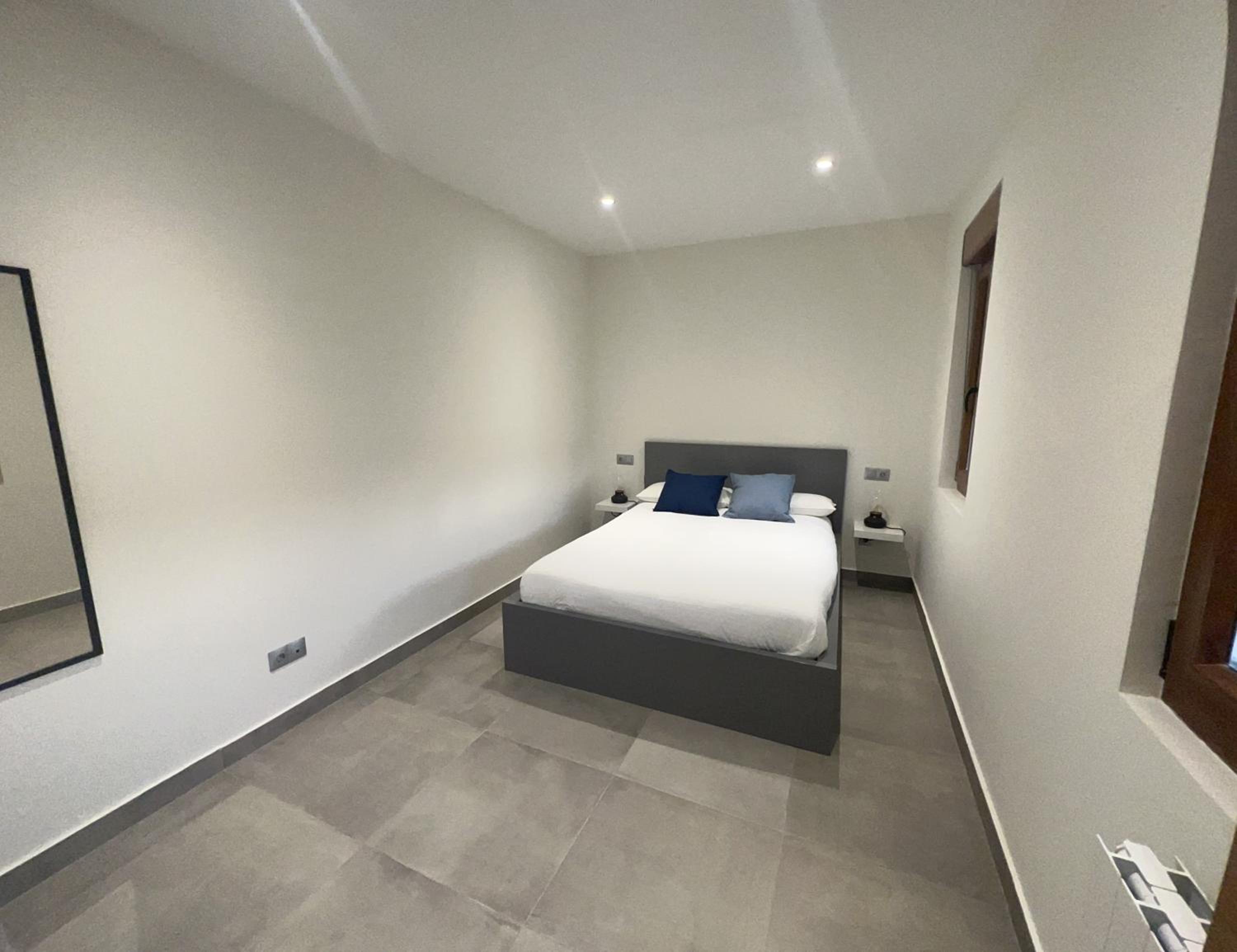 APARTAMENTOS EL ROJU