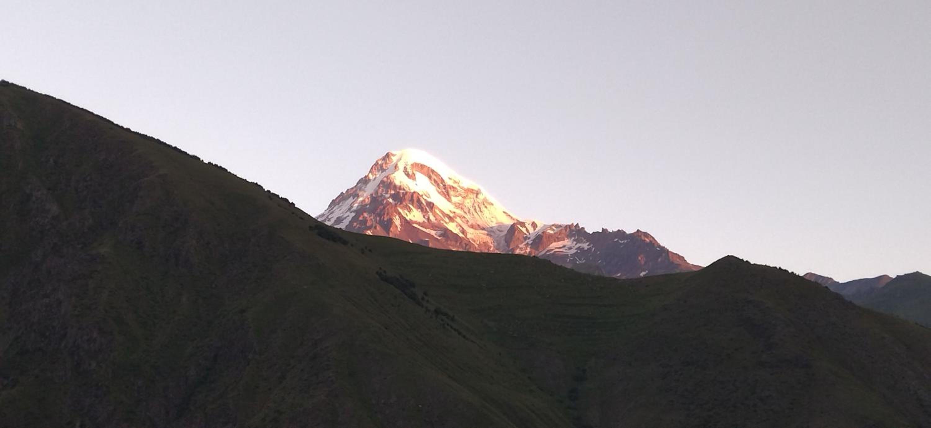 Cliffside cottage Kazbegi