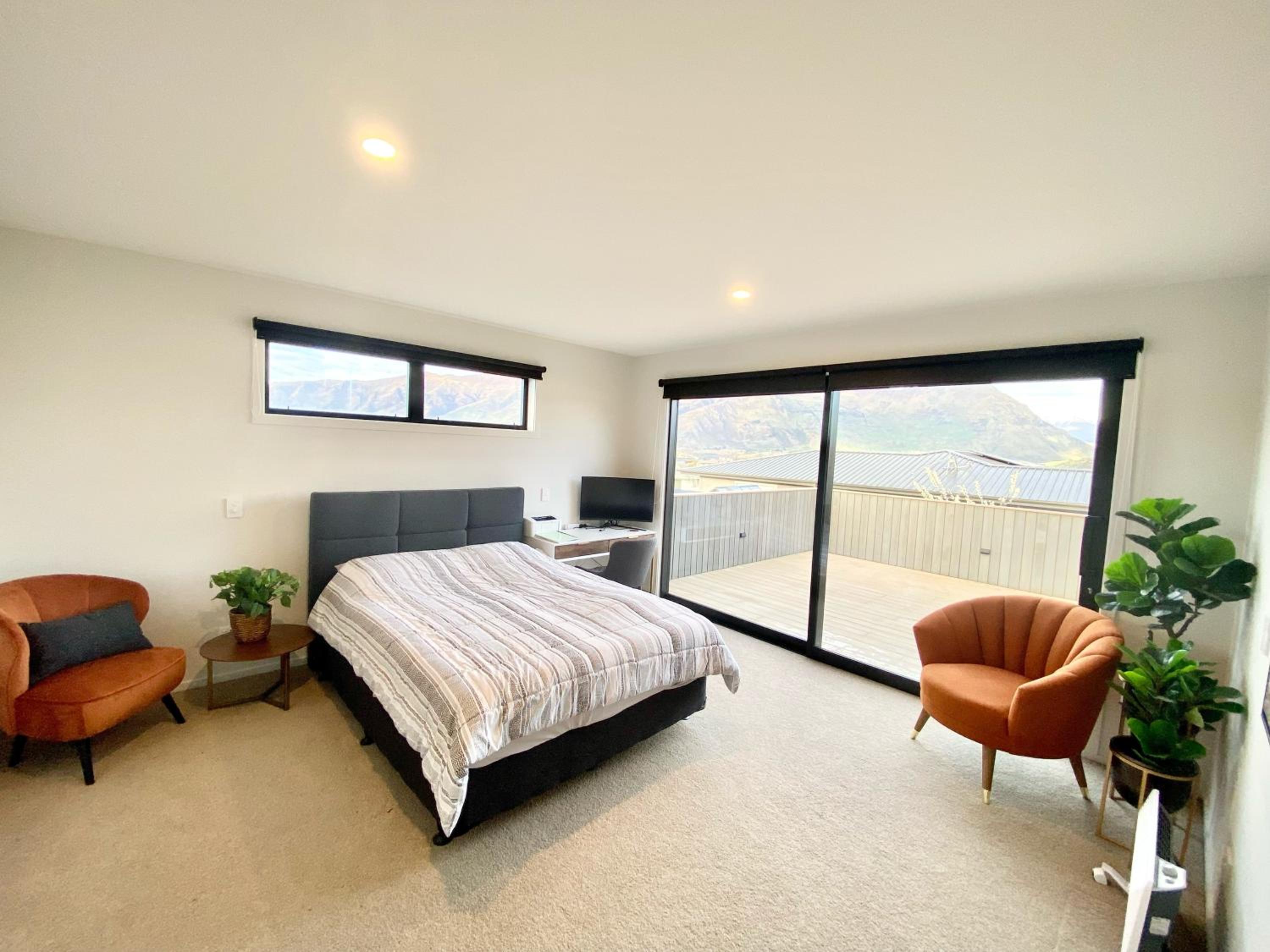 Peninsula Peaks - Wanaka Holiday Home view 5