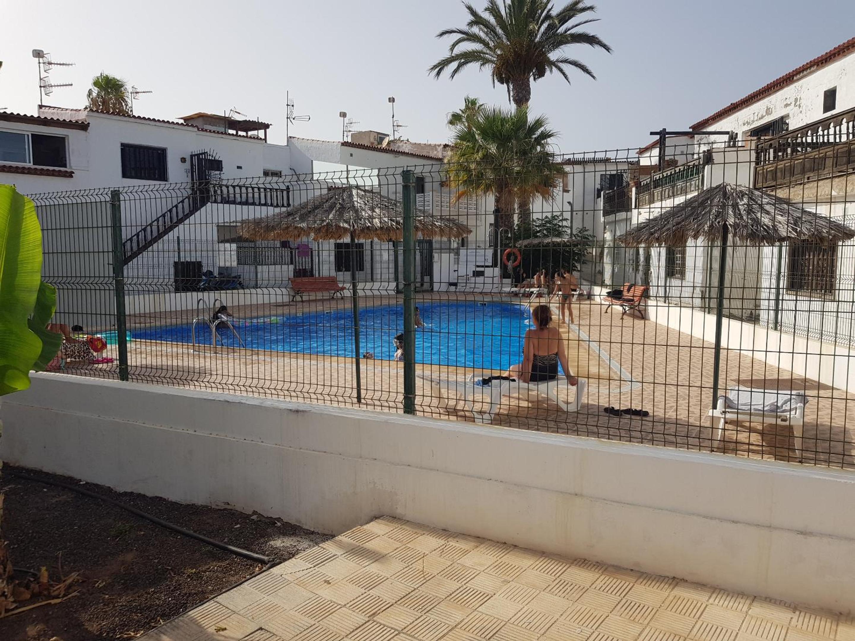 Apartamento junto a la piscina
