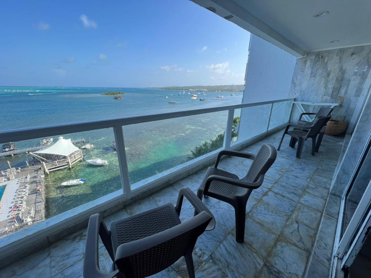 Apartamentos con playa privada y vista al mar