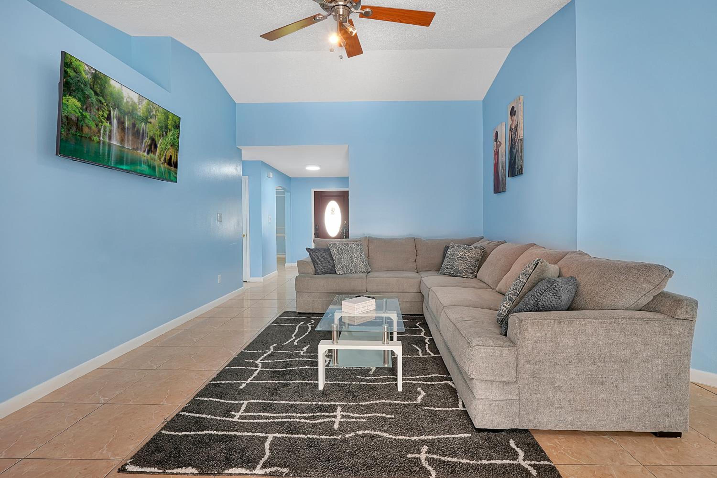 Spacious 4-Bedroom Villa Near Disney World