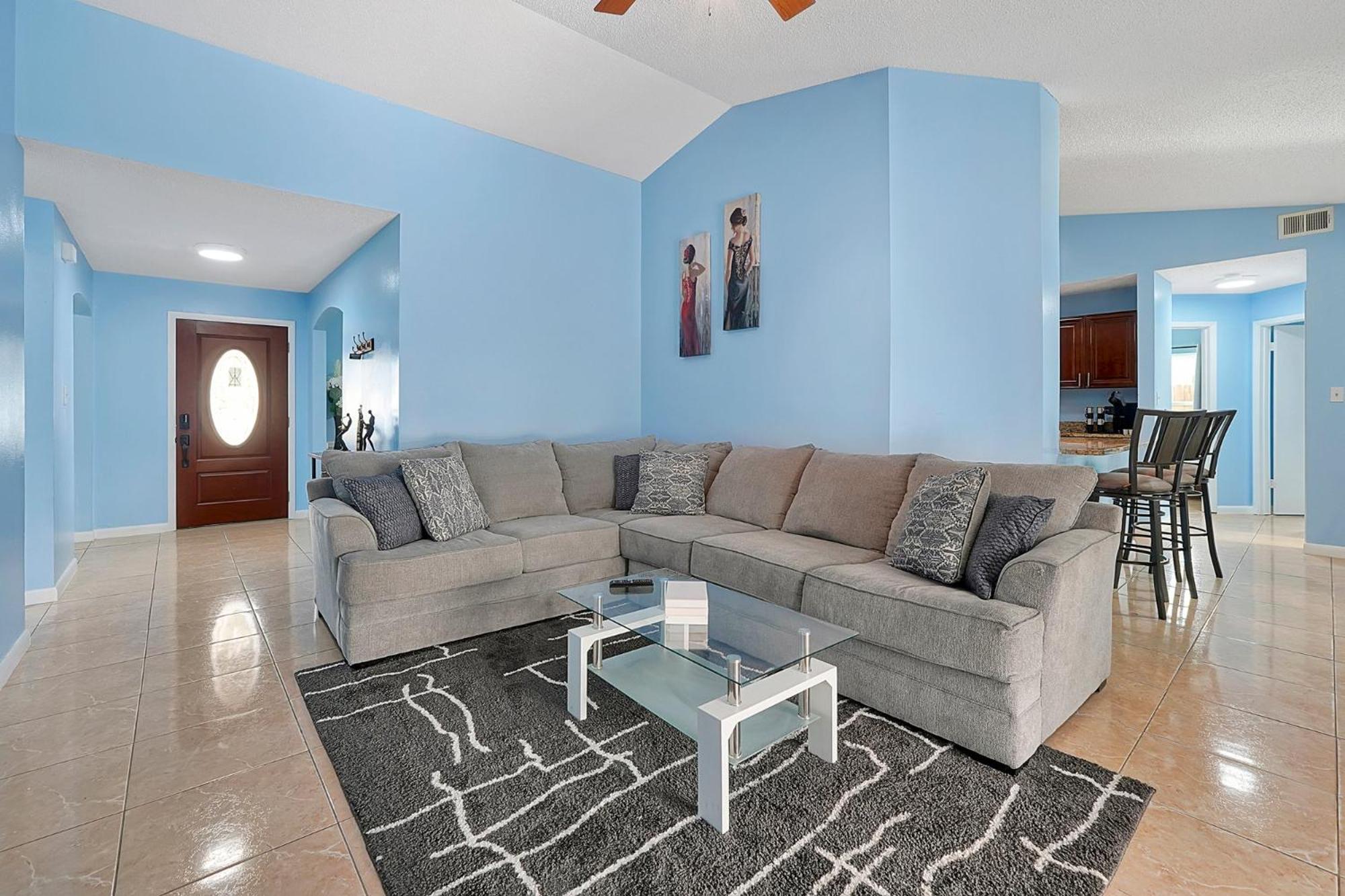 Spacious 4-Bedroom Villa Near Disney World