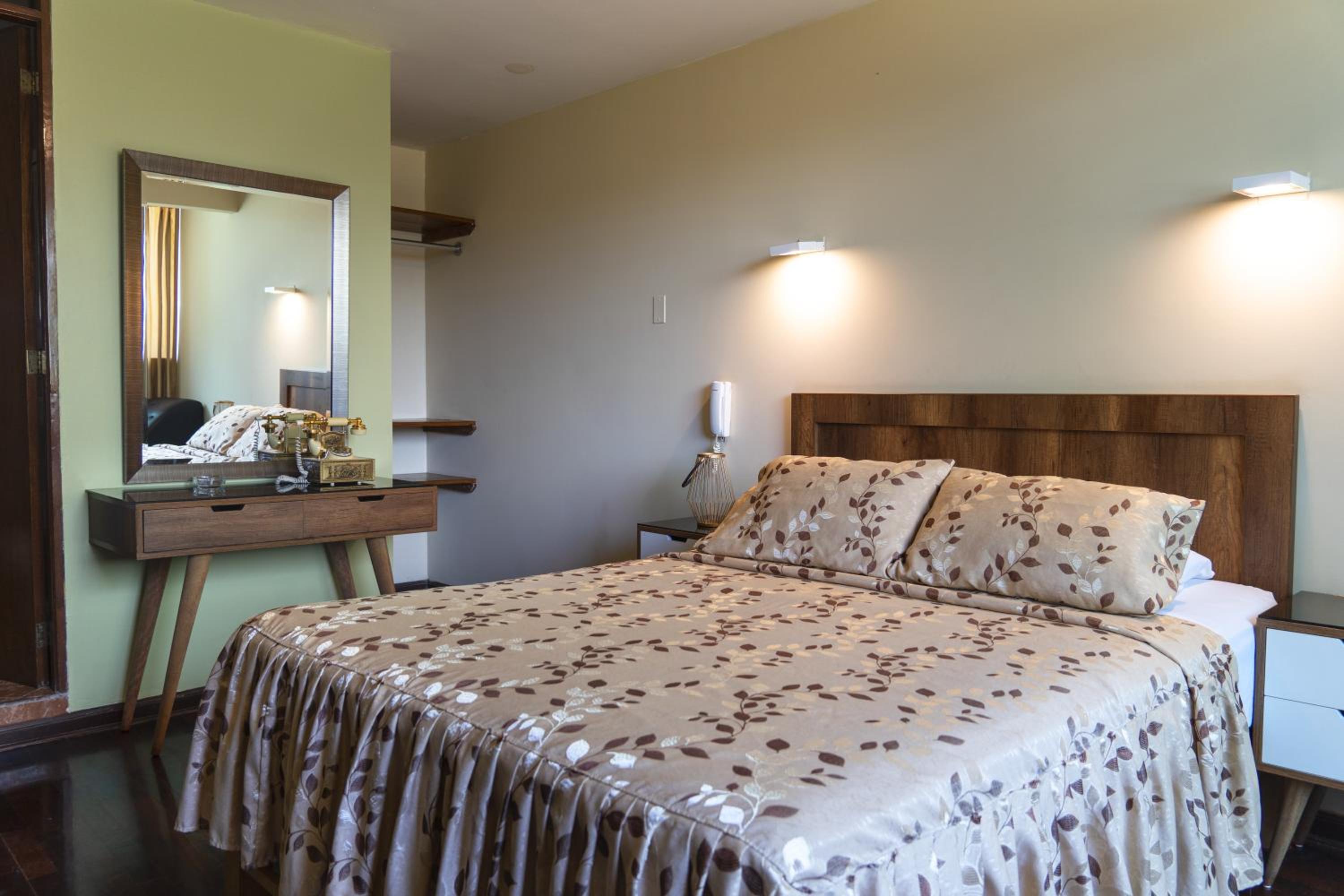Montreal Hostal