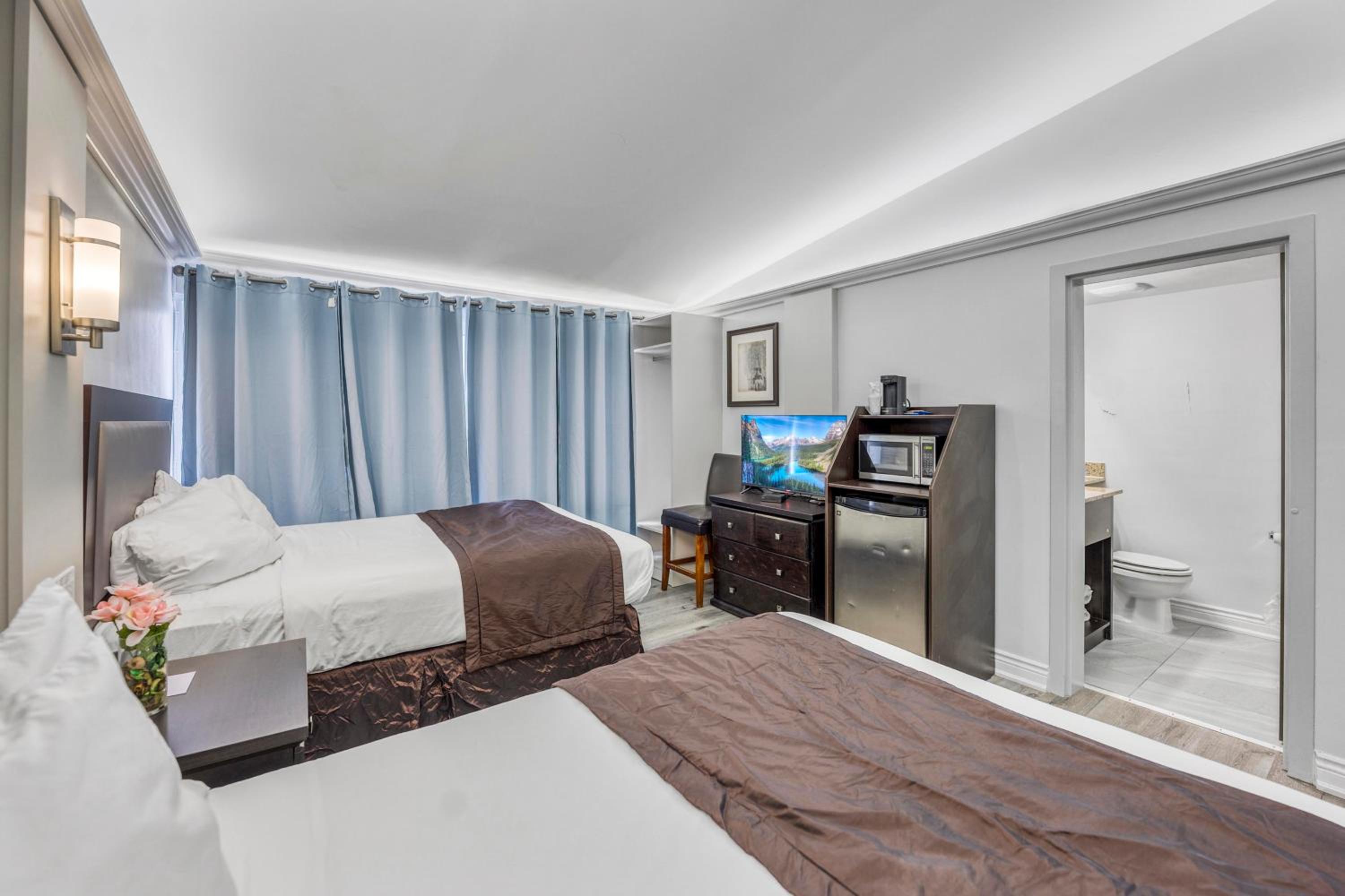 Sarnia Vacations - Travelodge by Wyndham Sarnia - Property Image 9