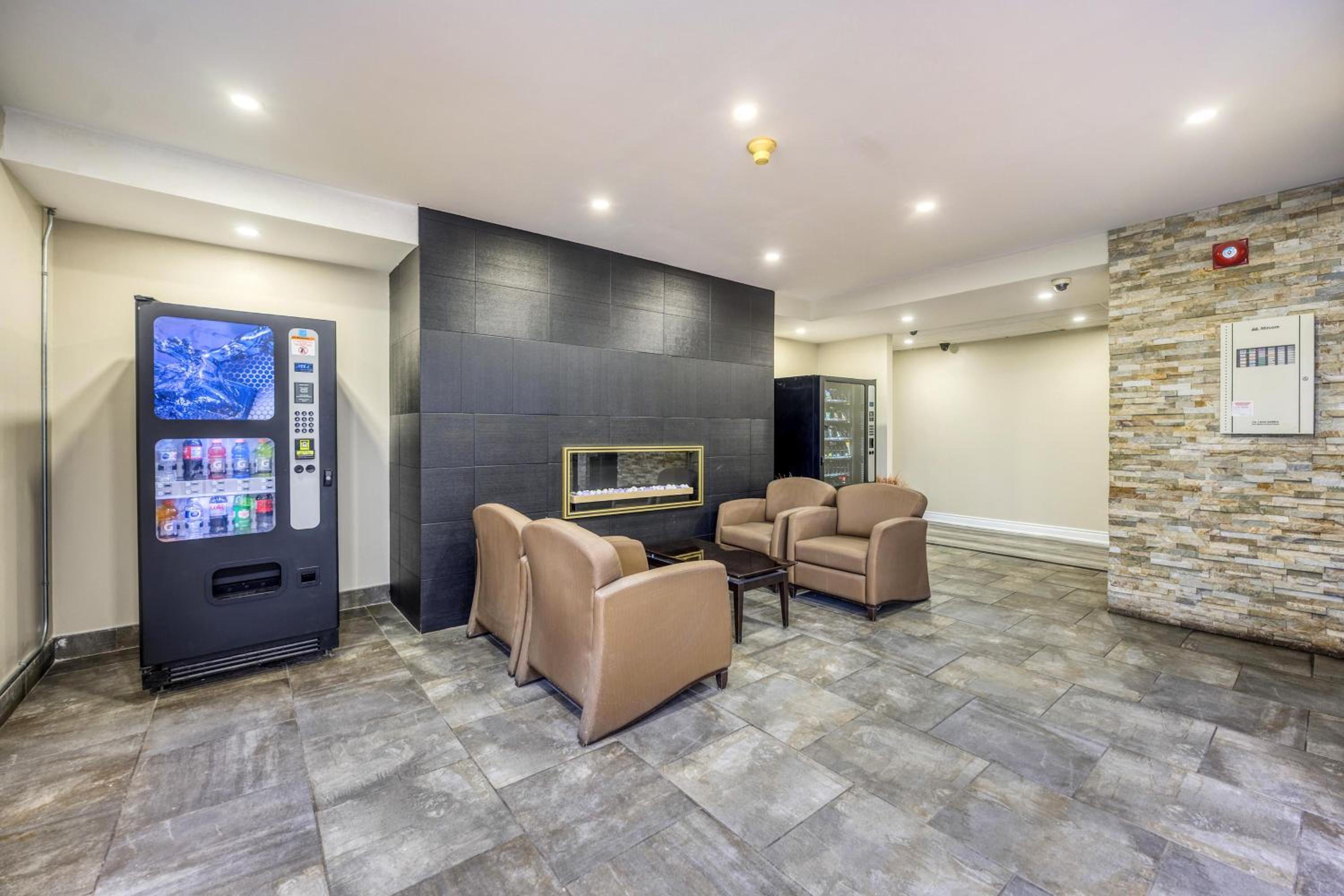 Sarnia Vacations - Travelodge by Wyndham Sarnia - Property Image 8