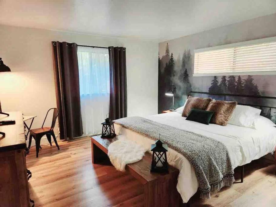 FirePit~Horseshoes~King Bed~Near Lake, Wine, Farms view 5