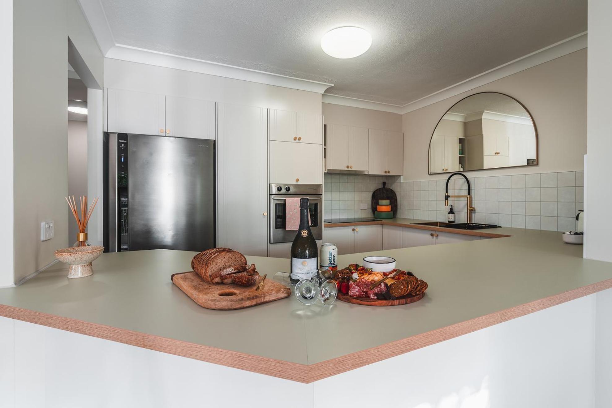 The perfect stay for your group getaway - Sleeps 7 - Close to everything