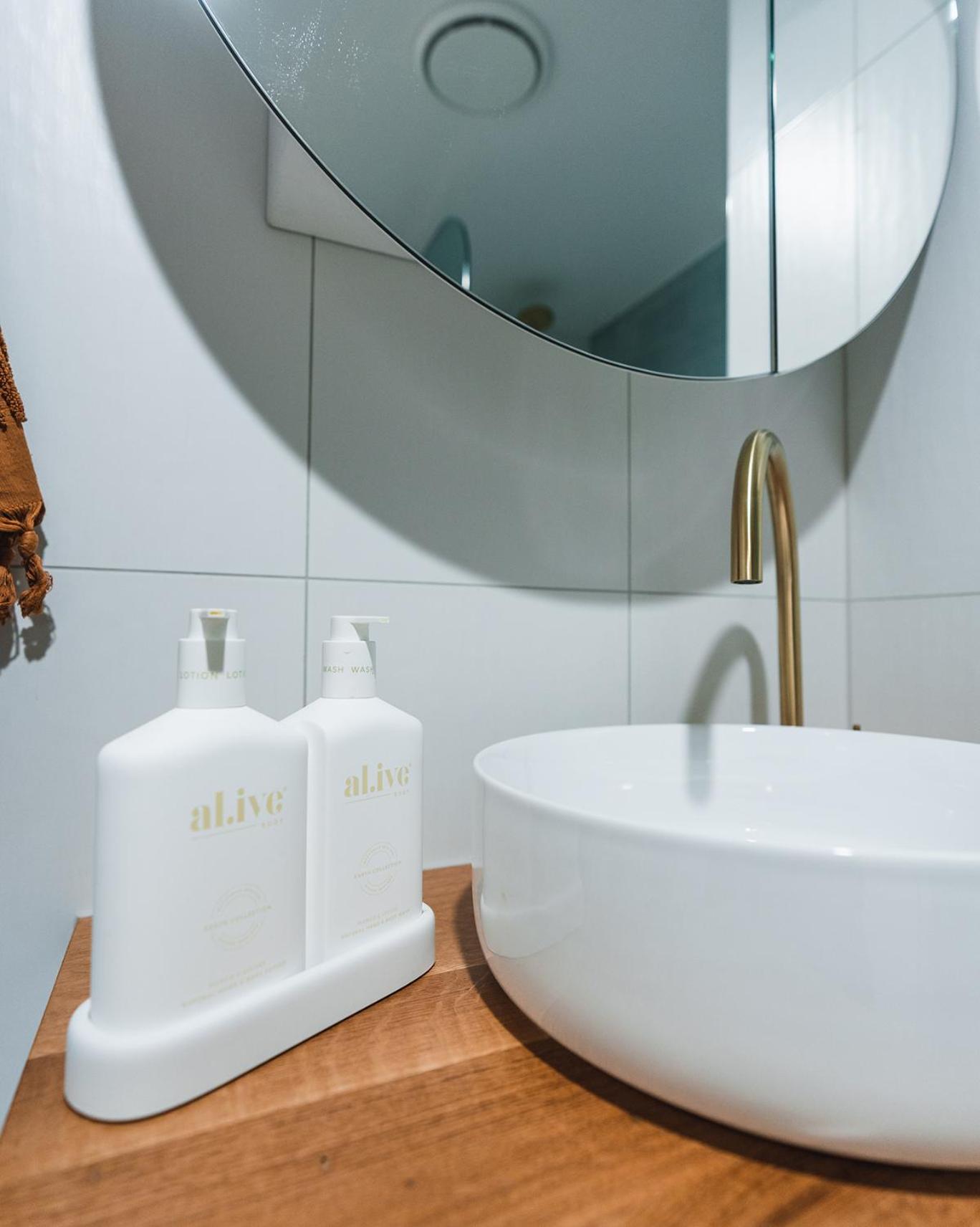The perfect stay for your group getaway - Sleeps 7 - Close to everything