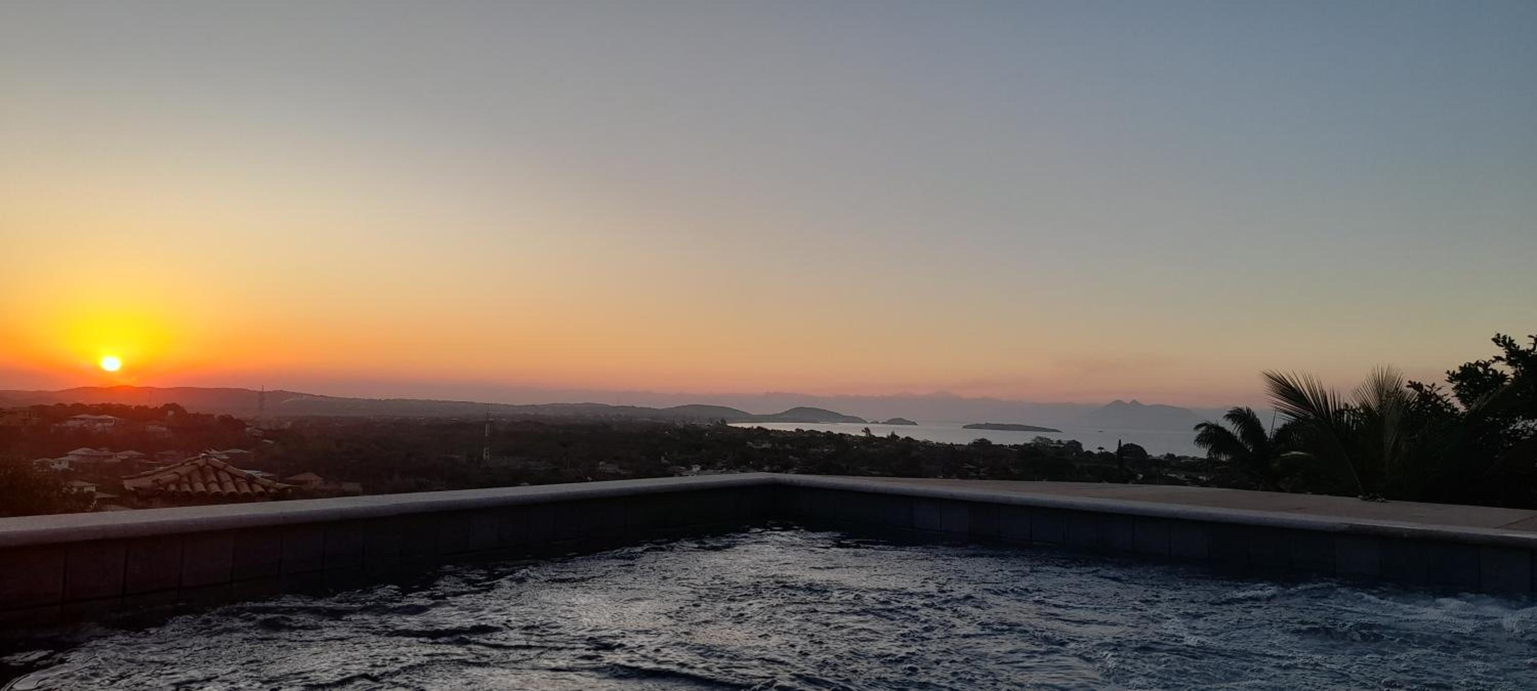 Casa e piscina privativa, vista para o mar em condomínio pé na areia