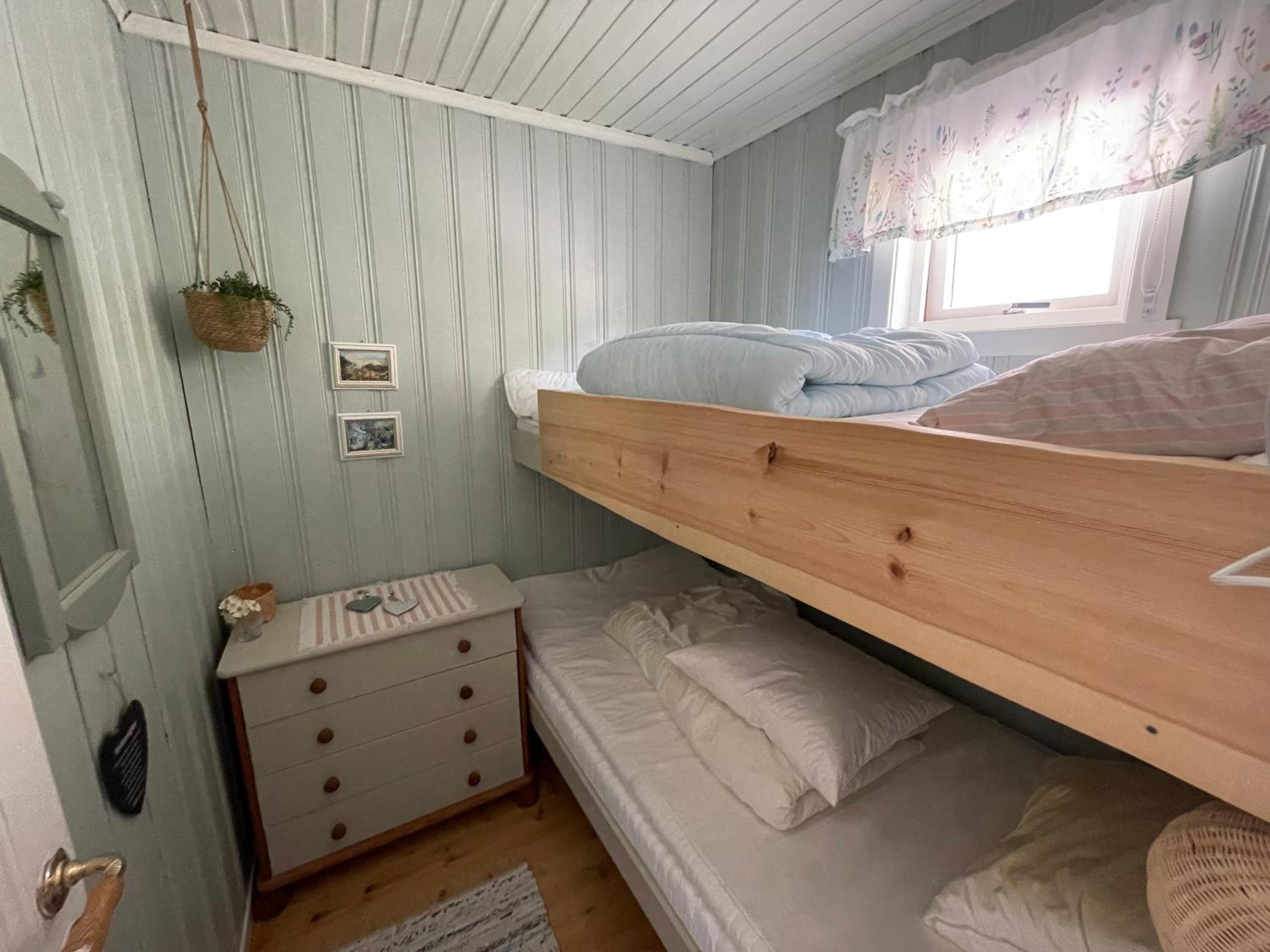 Fantastisk sjøhytte, 10 sengeplasser, strand og egen brygge