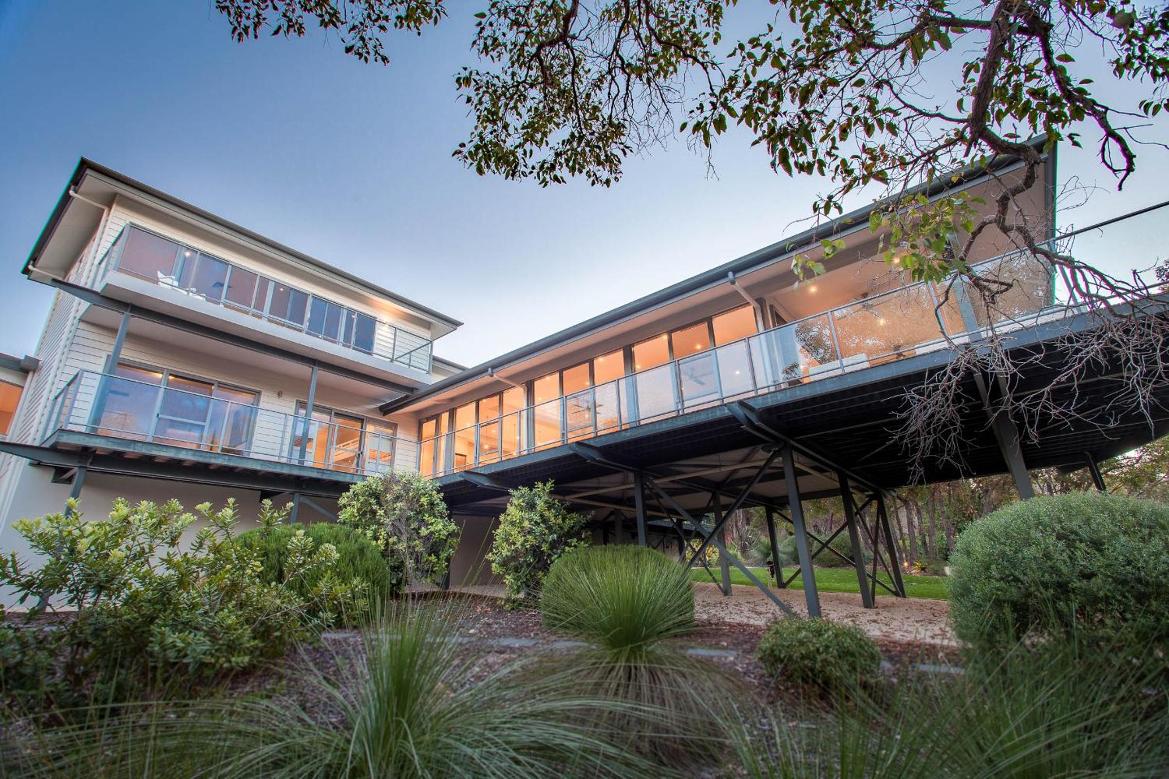 Deck House I Private Properties