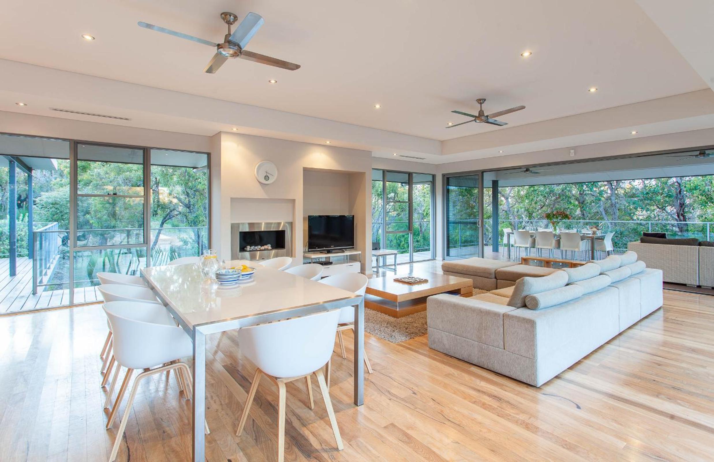 Deck House I Private Properties