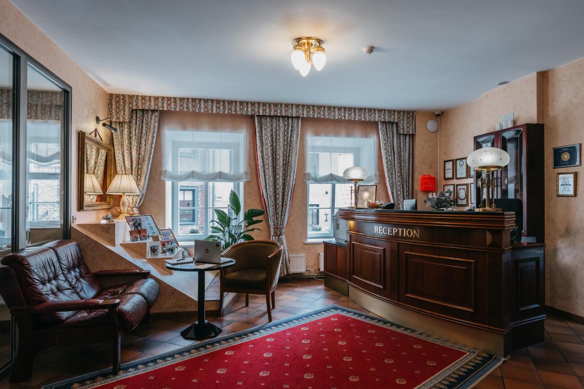 Reception & Lobby