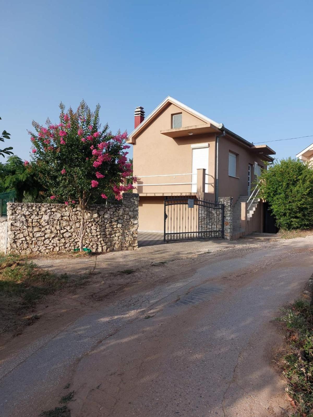 Apartmani Neda