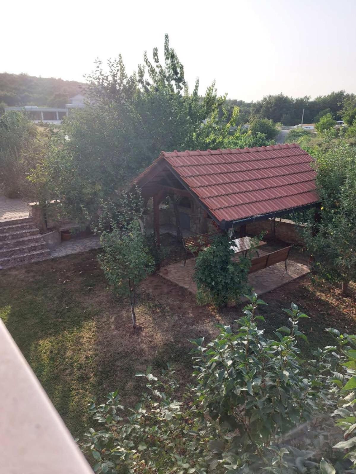 Apartmani Neda