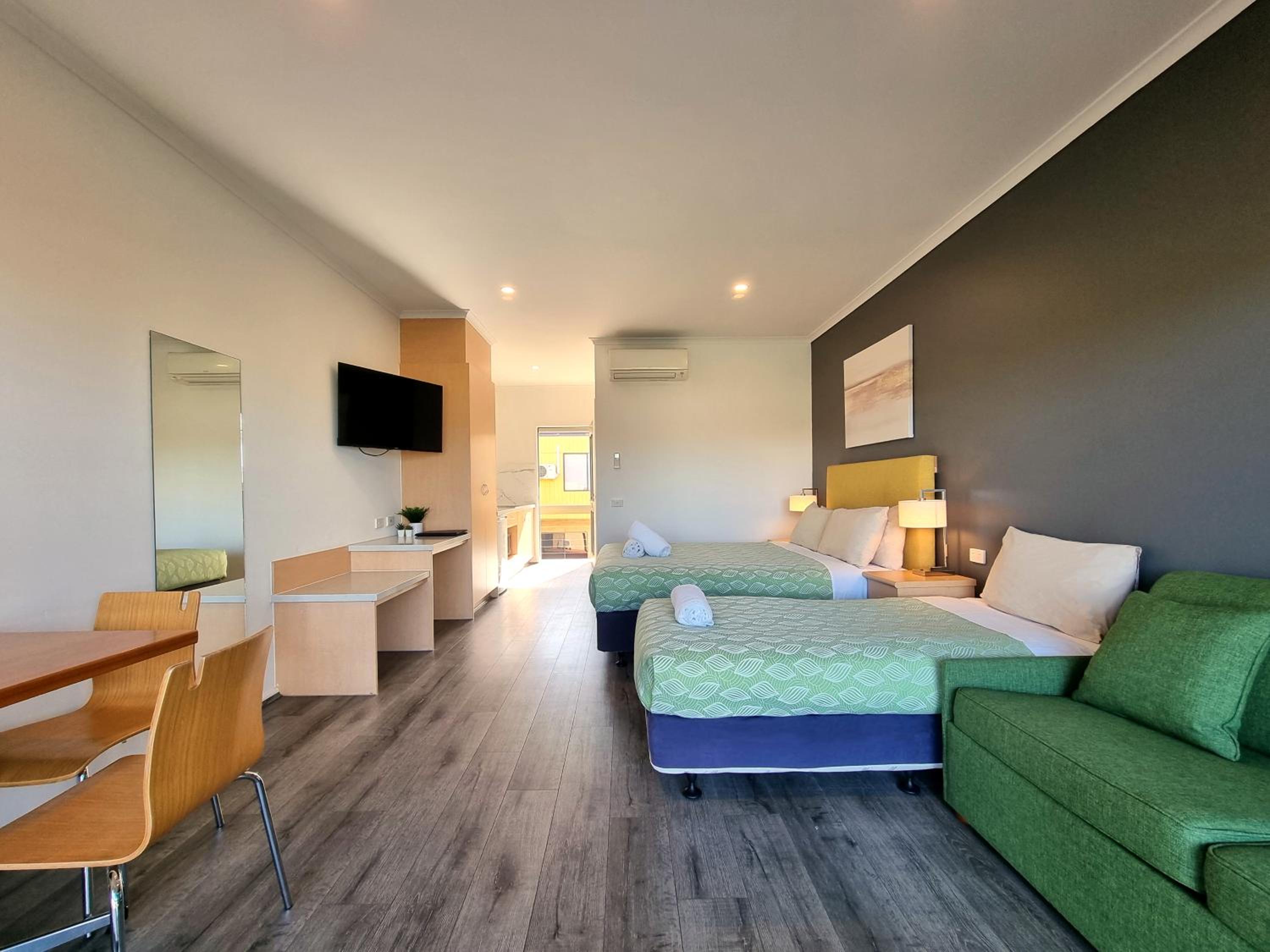 Seaview Motel & Apartments