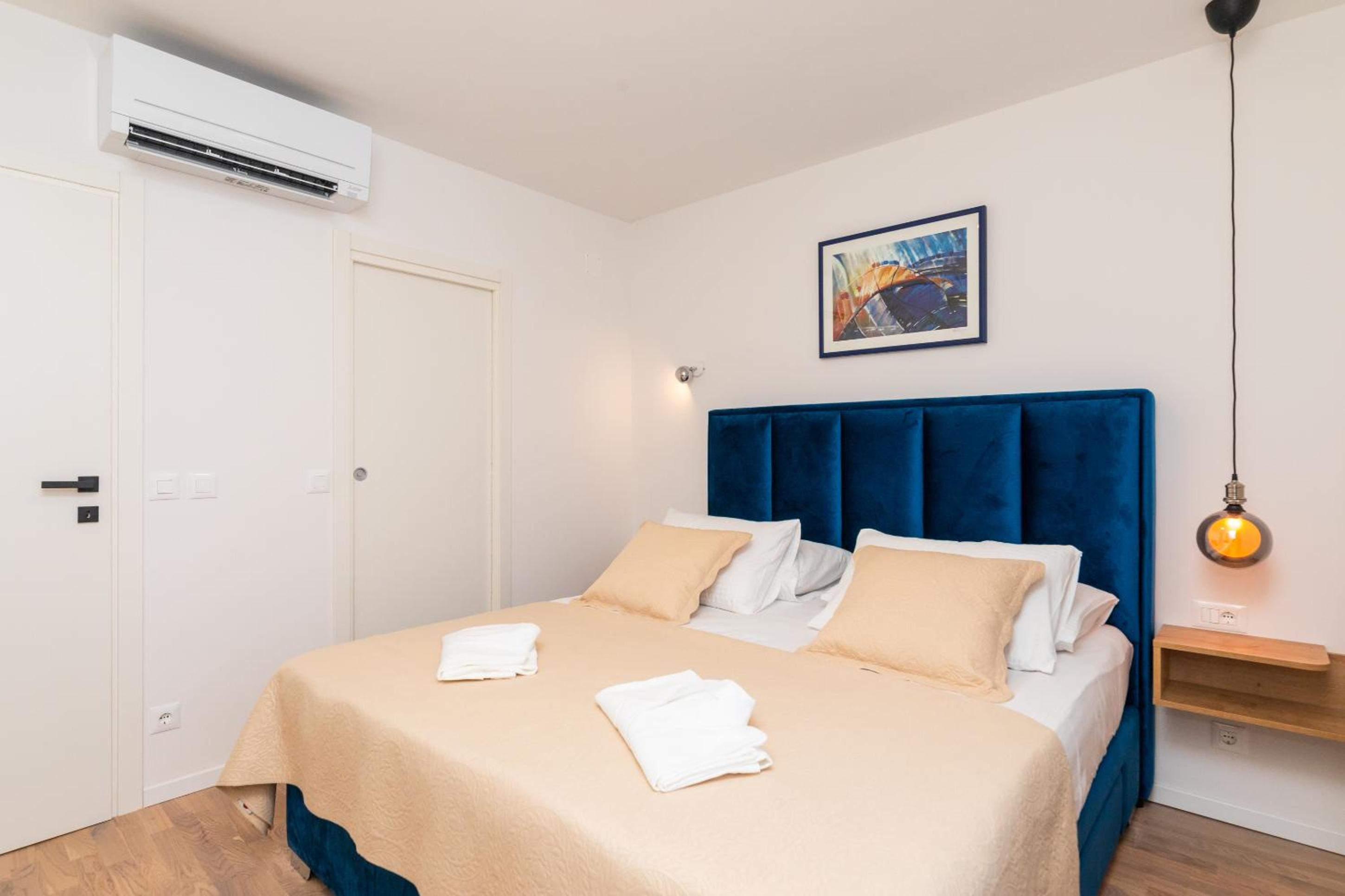Deluxe apartment BRAČOLET private pool