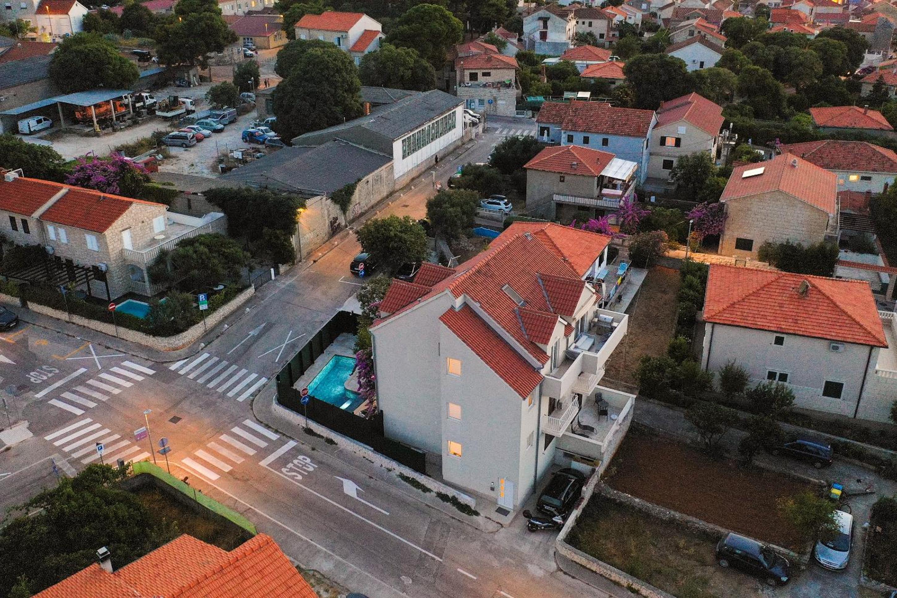 Deluxe apartment BRAČOLET private pool