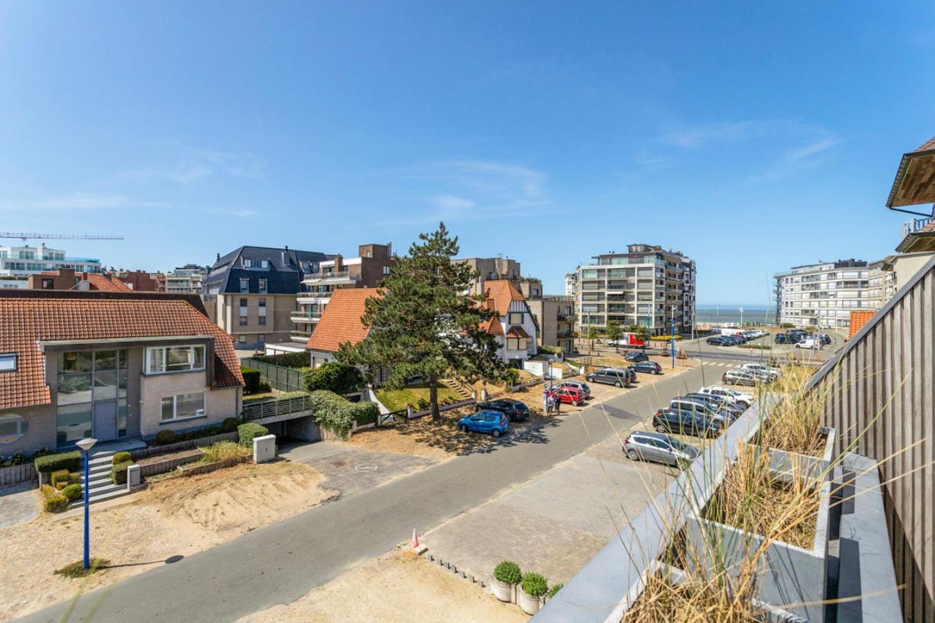 Strandparel luxueus duplex appartement met 2 terrassen én parking