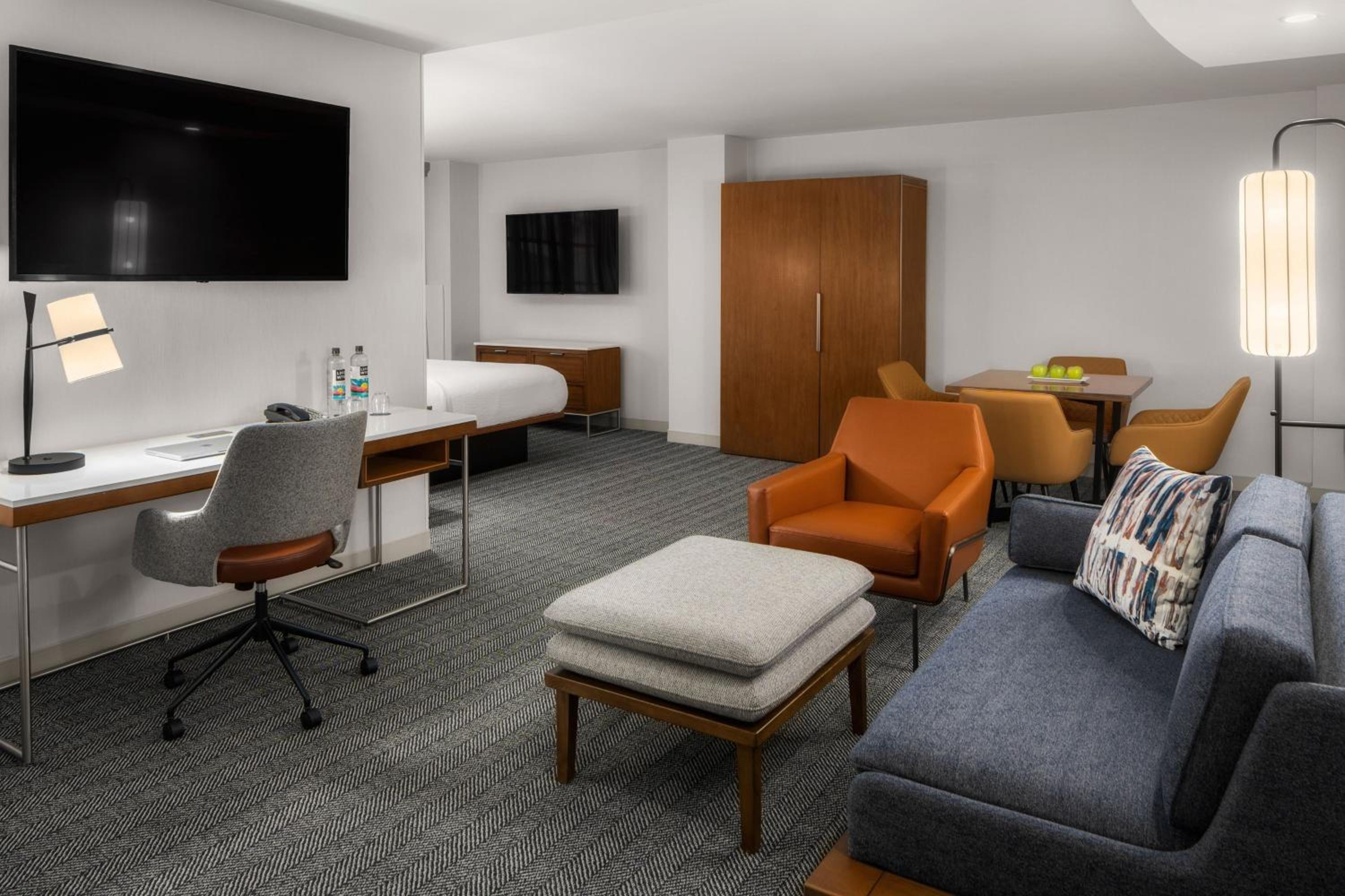 Seattle Vacations - Courtyard by Marriott Seattle Bellevue/Downtown - Property Image 2