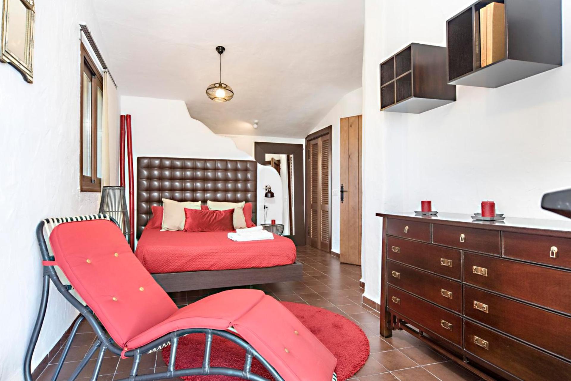 La Almena Blanca by Vintage Travel