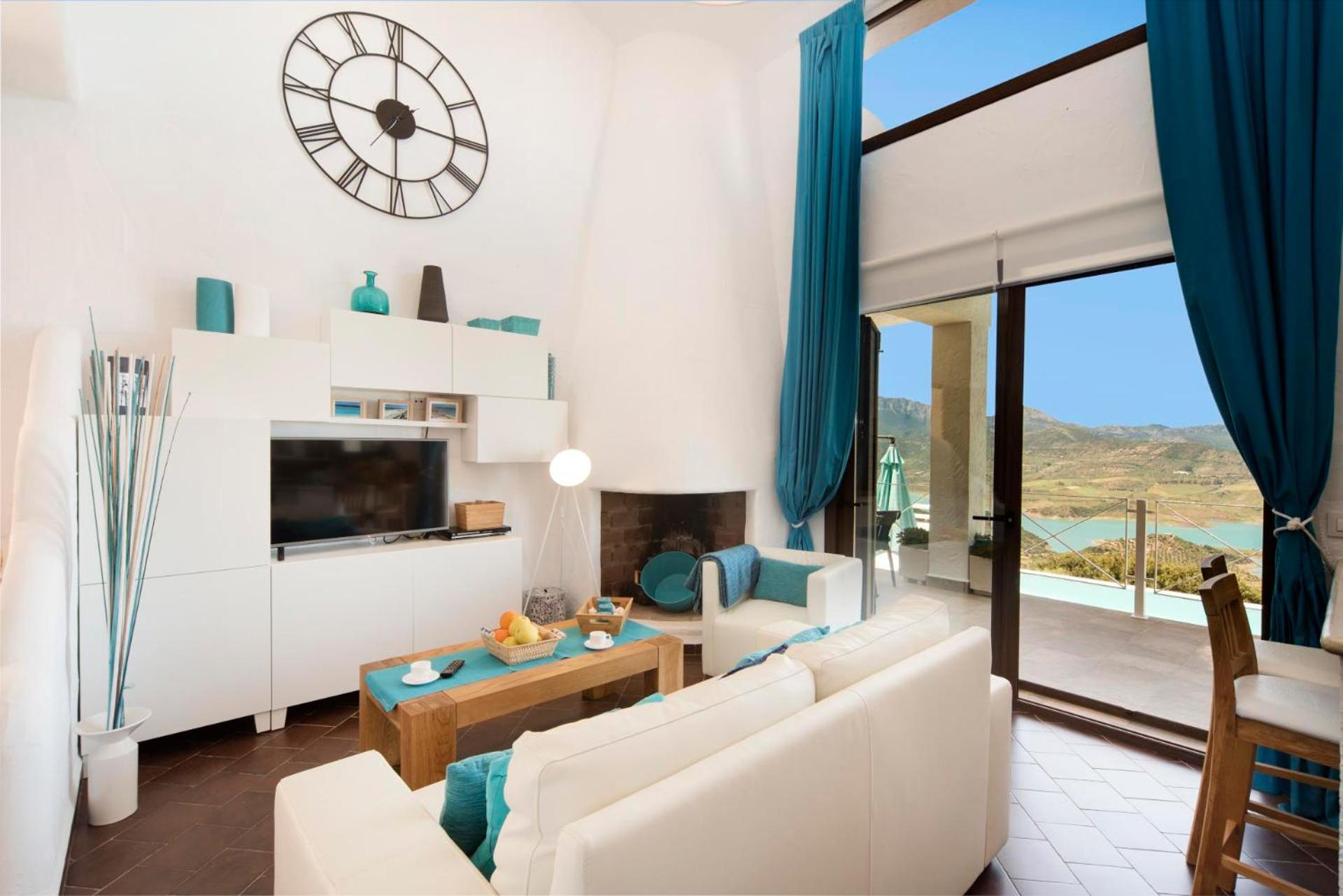 La Almena Blanca by Vintage Travel