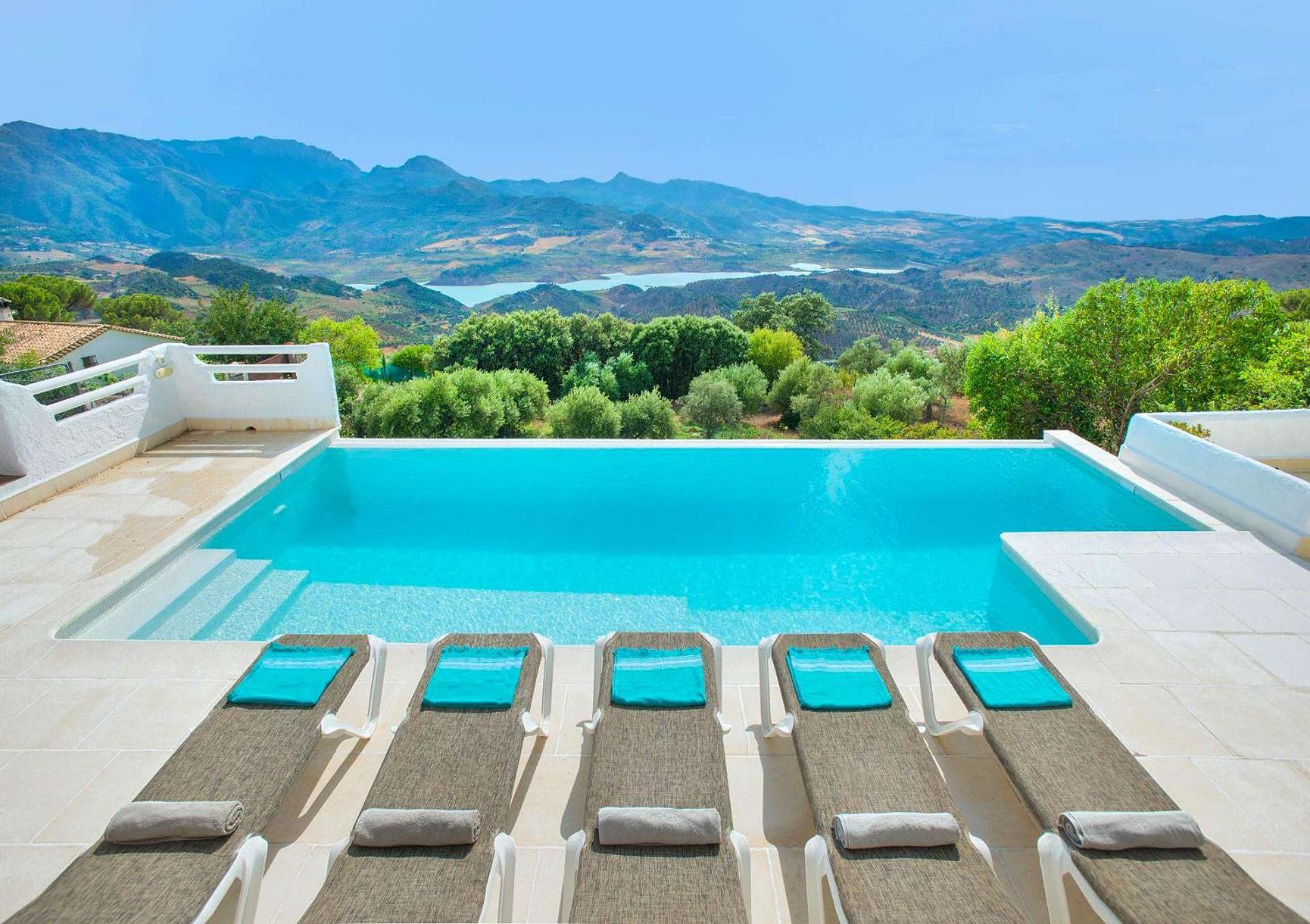La Almena Blanca by Vintage Travel