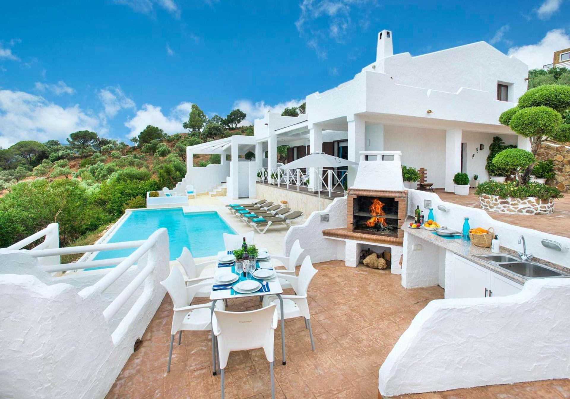 La Almena Blanca by Vintage Travel