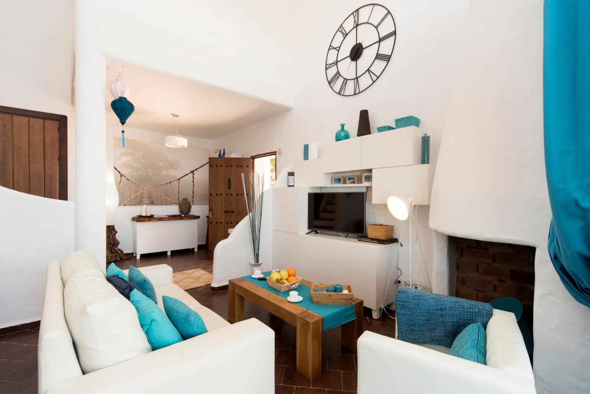 La Almena Blanca by Vintage Travel