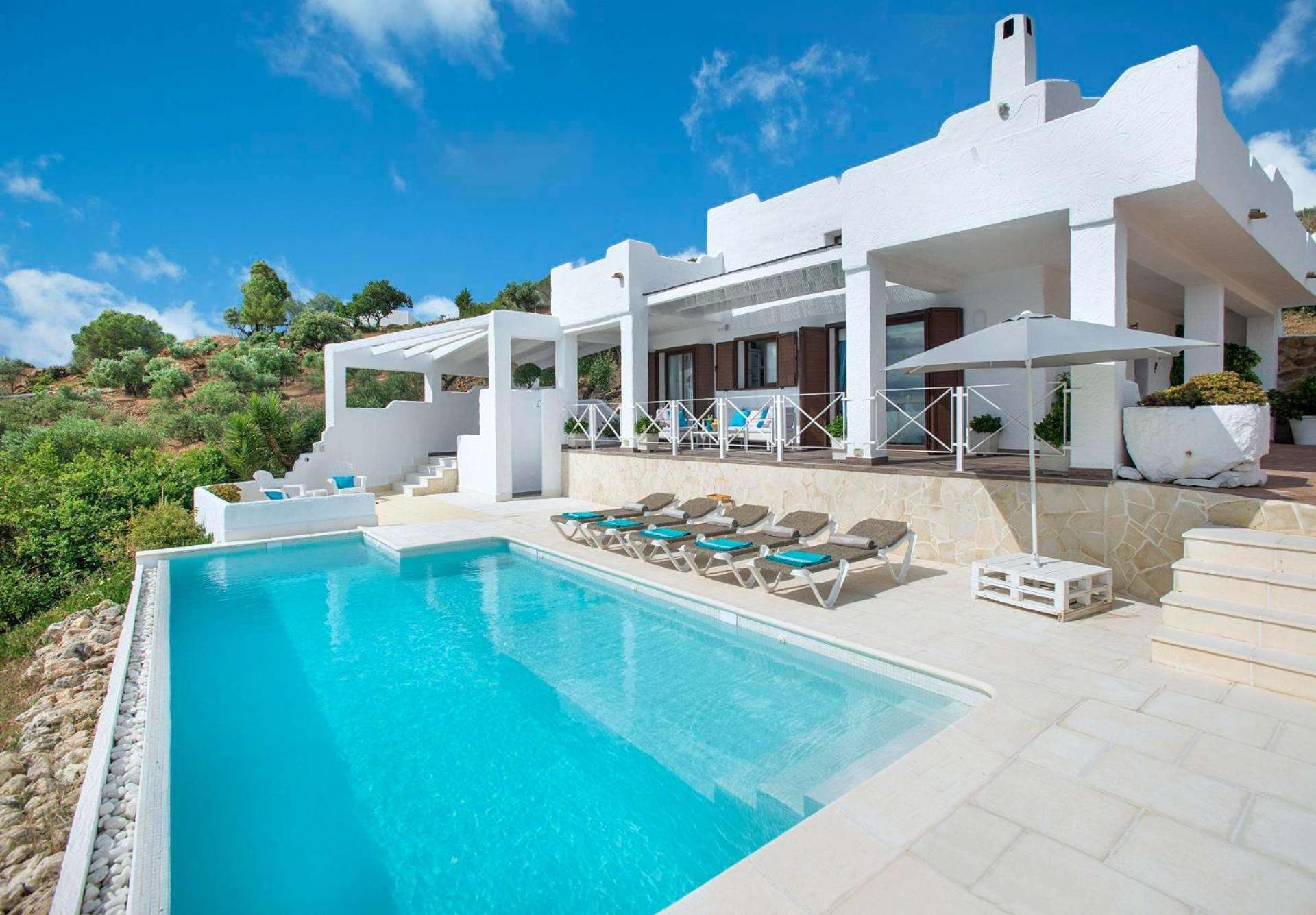 La Almena Blanca by Vintage Travel