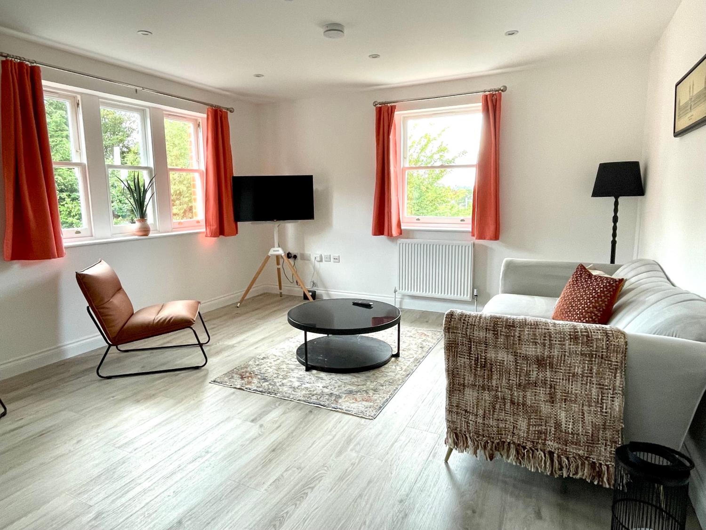 Stylish Central Reading Apartment - Free Parking view 4