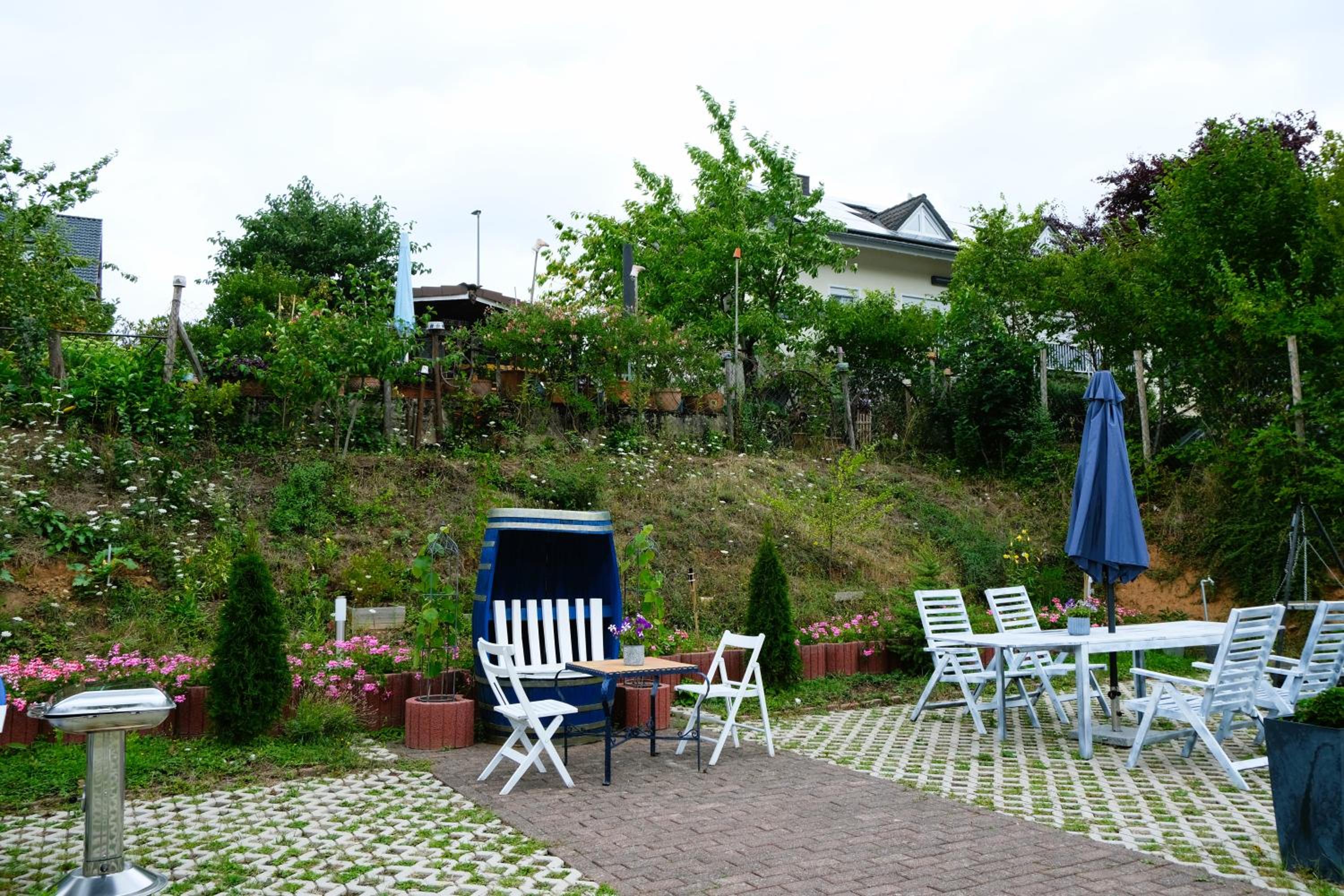 Blue Lagoon Holiday Apartments & Double Room with Balcony