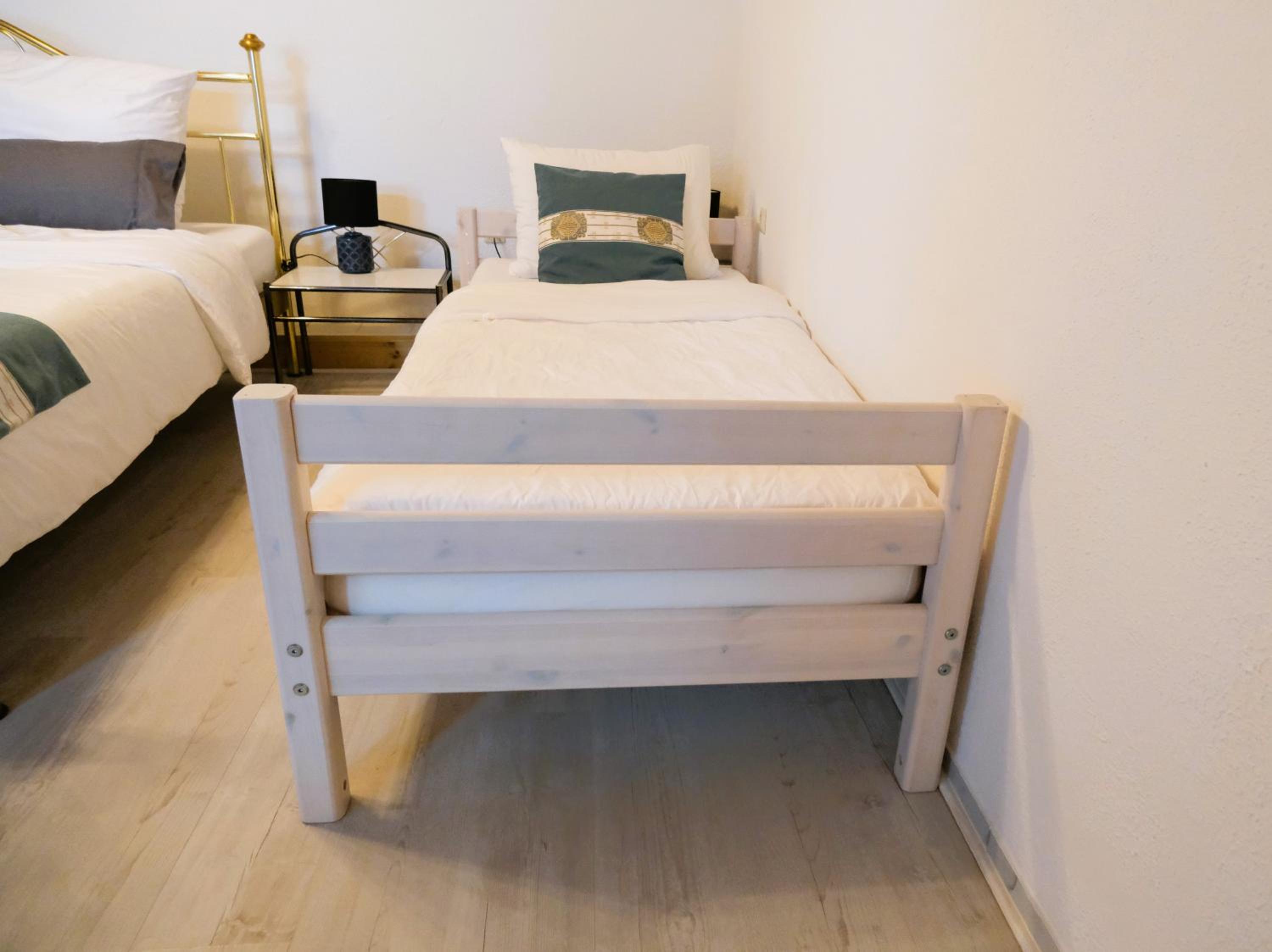 Blue Lagoon Holiday Apartments & Double Room with Balcony