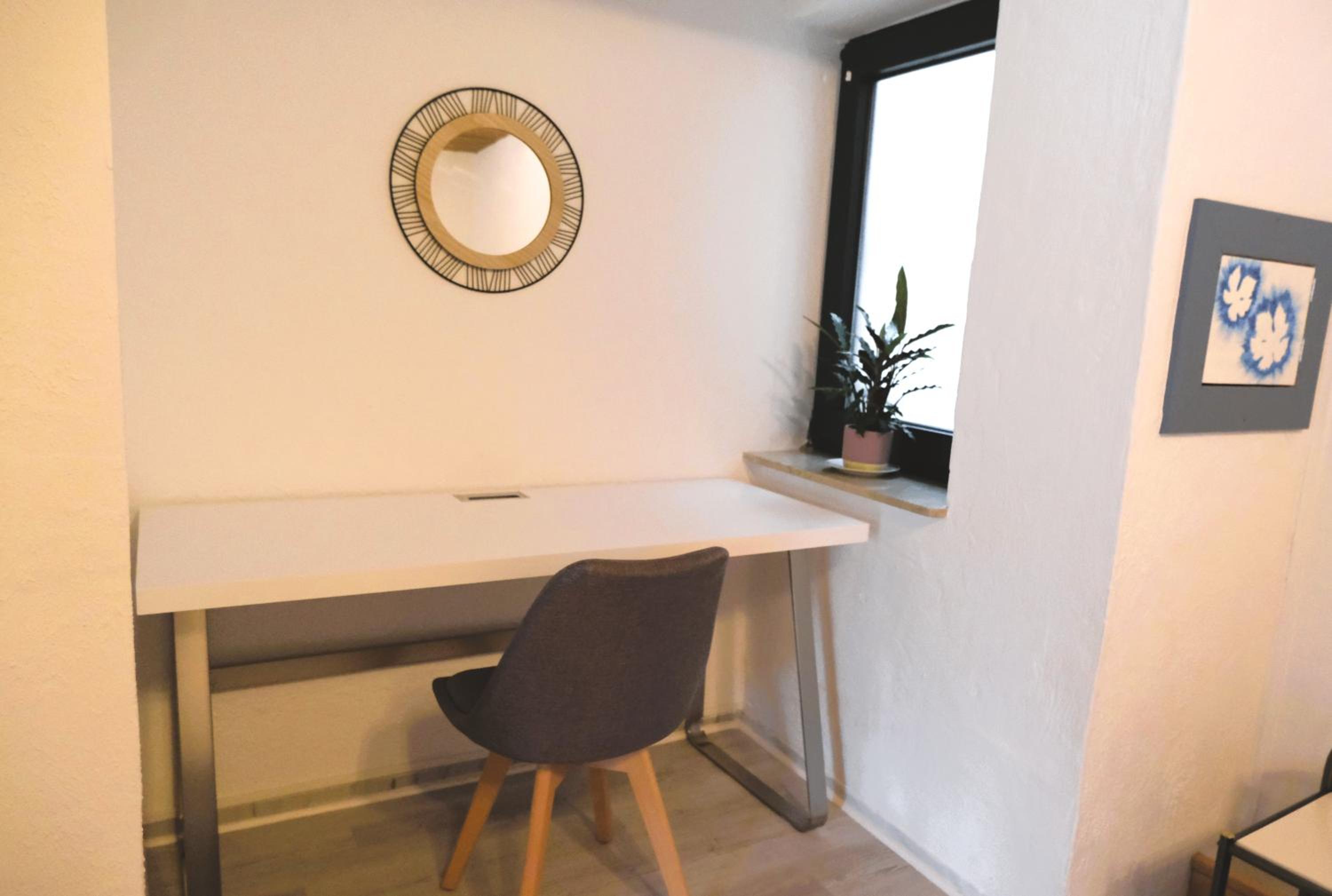 Blue Lagoon Holiday Apartments & Double Room with Balcony