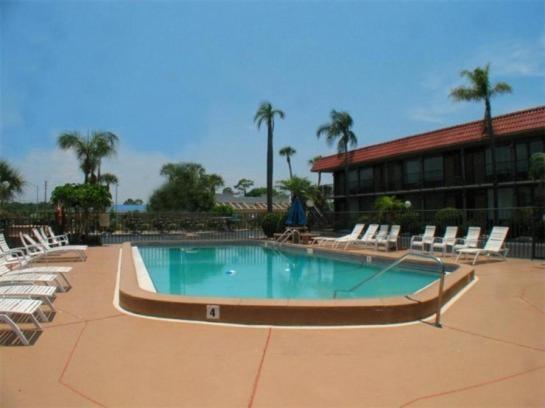 Tarpon Shores Inn