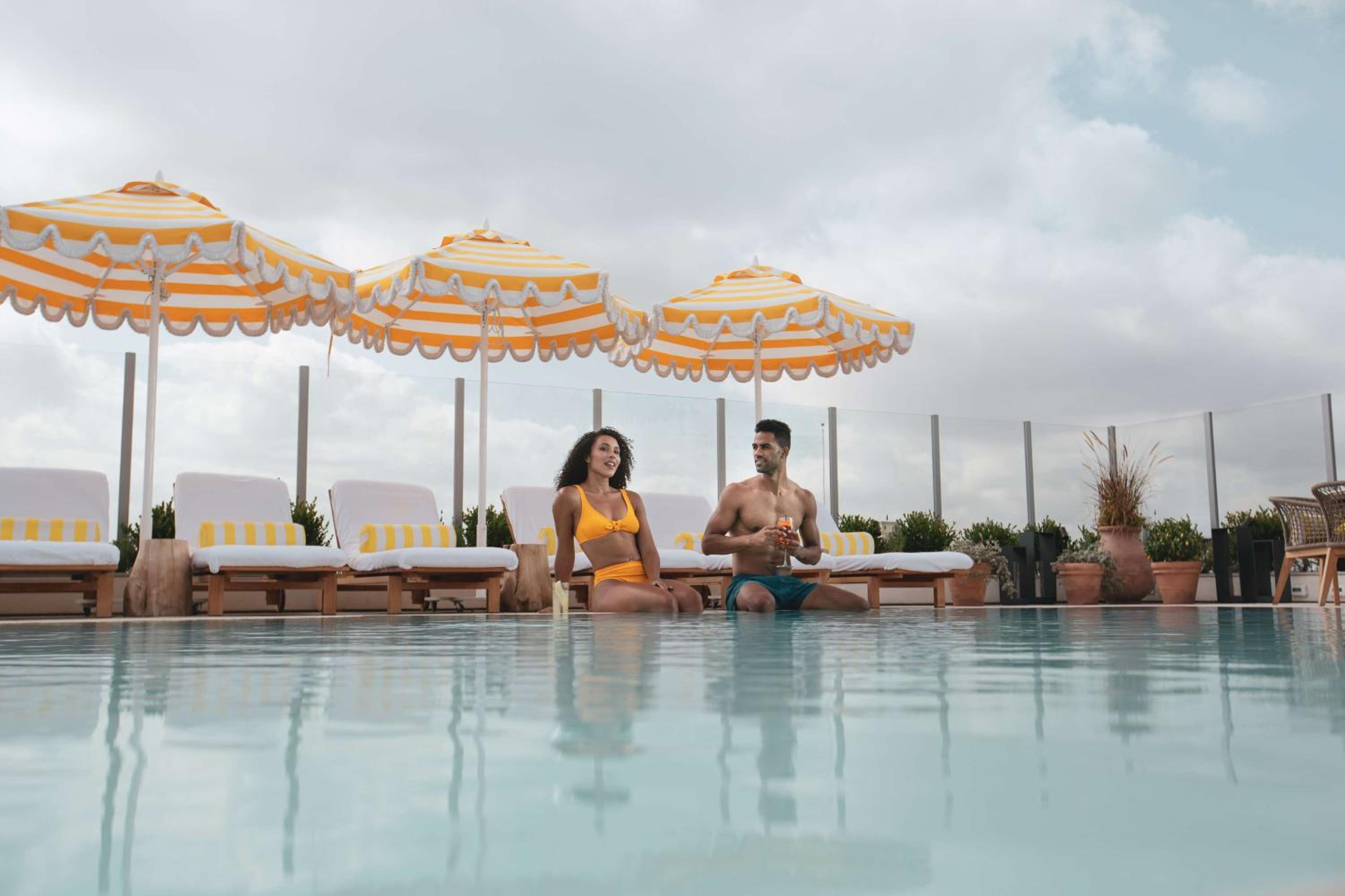 The Hollywood Grande, Autograph Collection 1