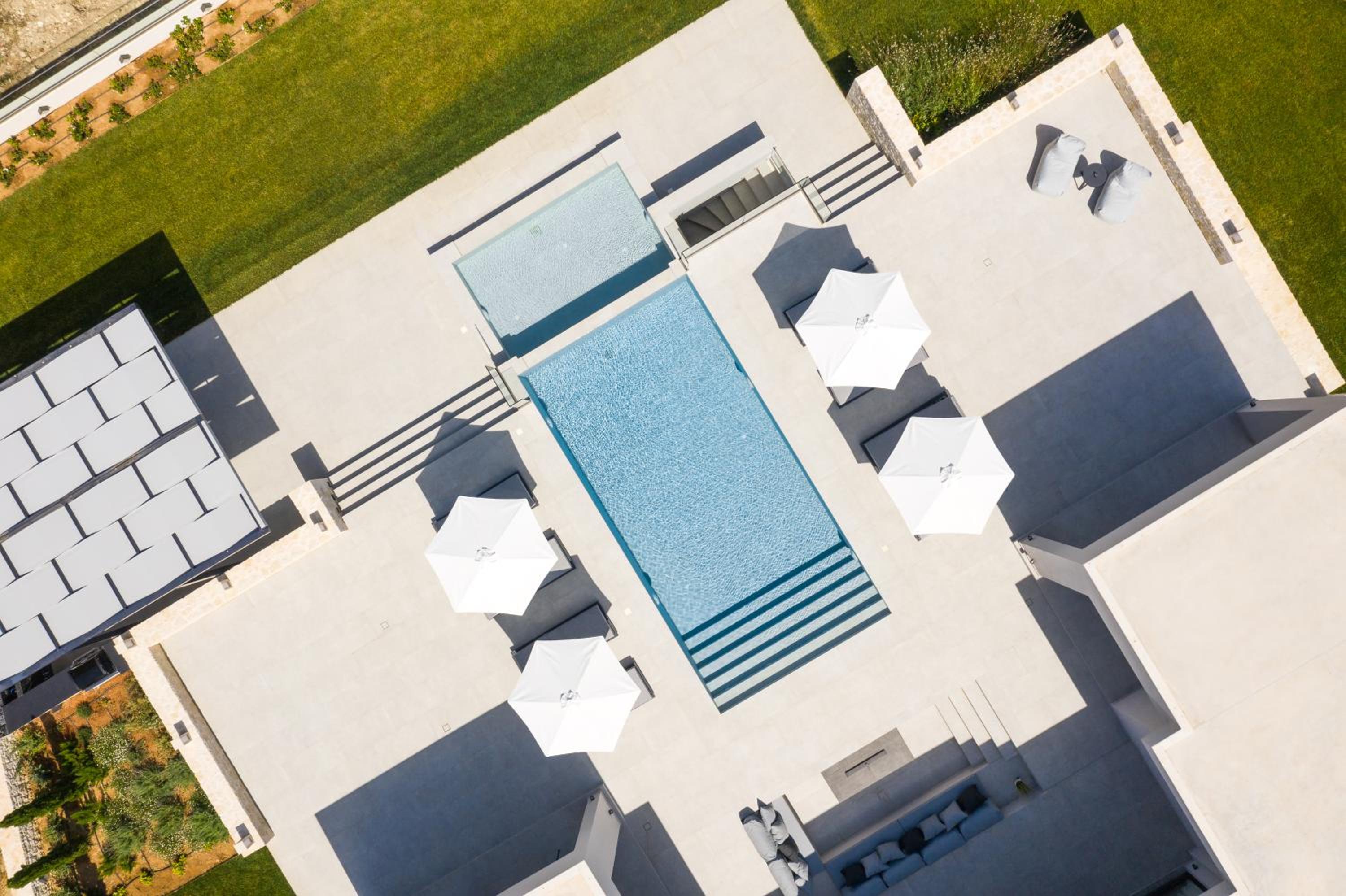 Caelum Villa with Heated Pool, By Hellocrete view 5