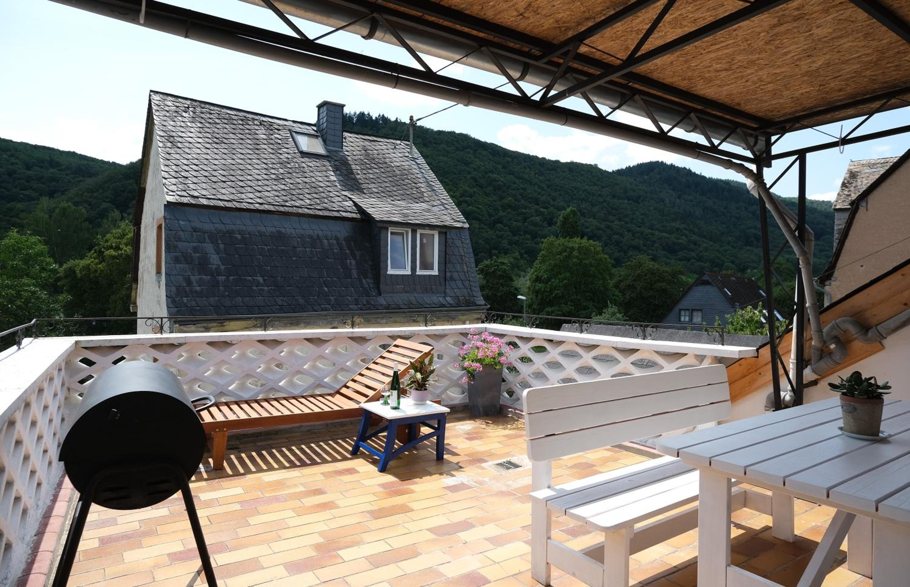 Blue Lagoon Holiday Apartments & Double Room with Balcony