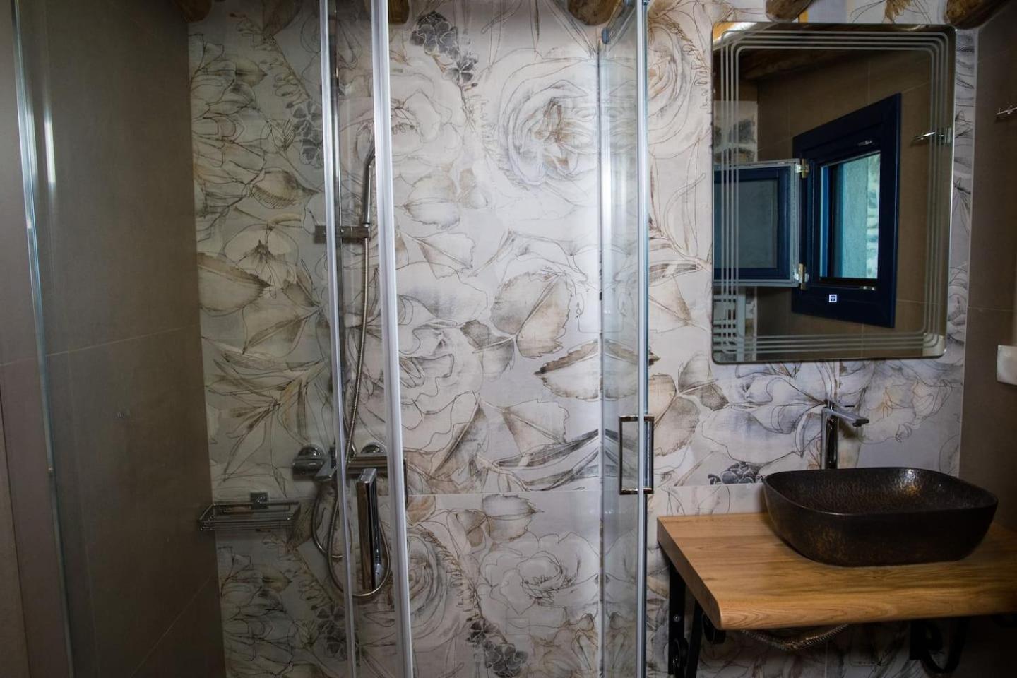 Iris Stone Villa with Jacuzzi