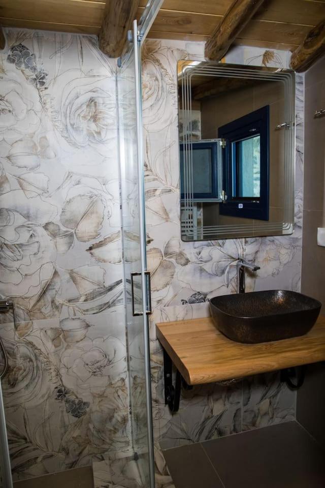 Iris Stone Villa with Jacuzzi