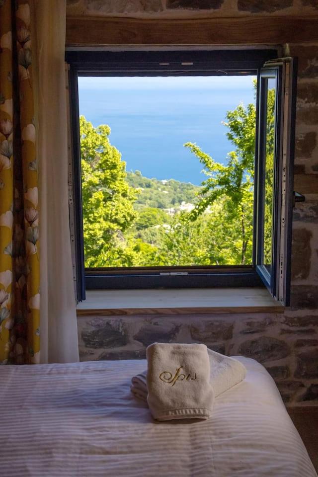 Iris Stone Villa with Jacuzzi