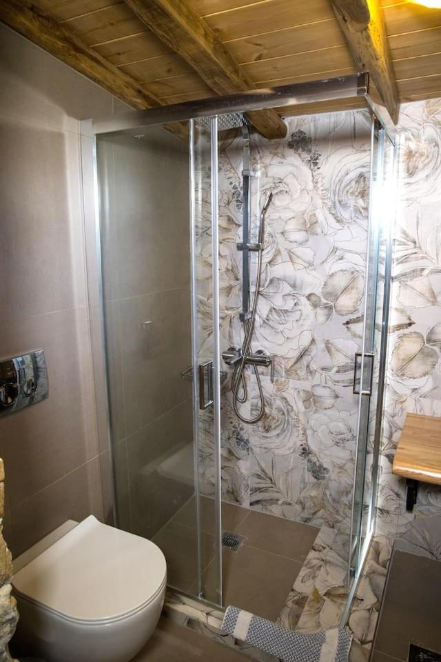 Iris Stone Villa with Jacuzzi