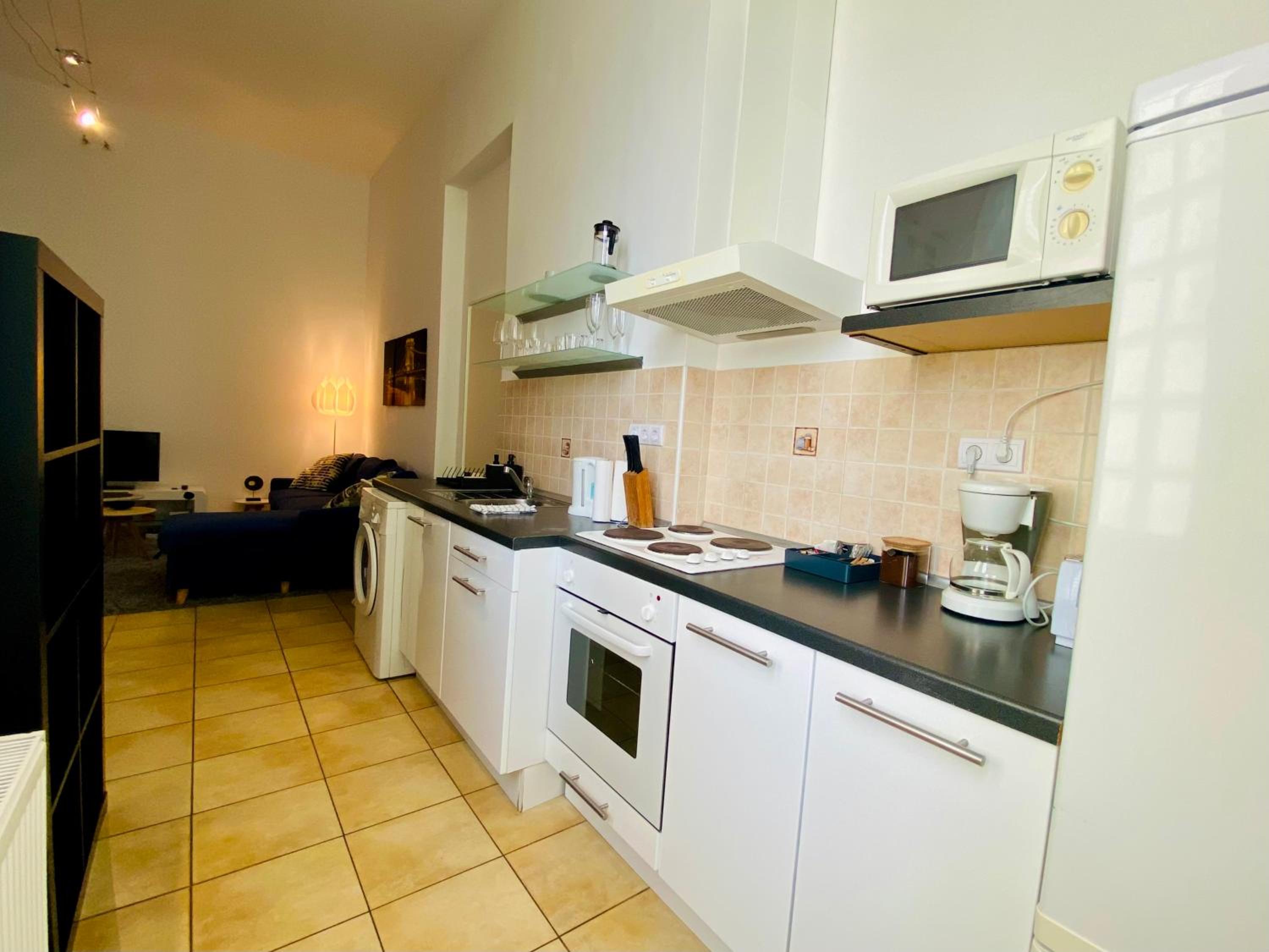 Stylish 1BR Apartment With AC in the Heart of Budapest -Skyline House view 5
