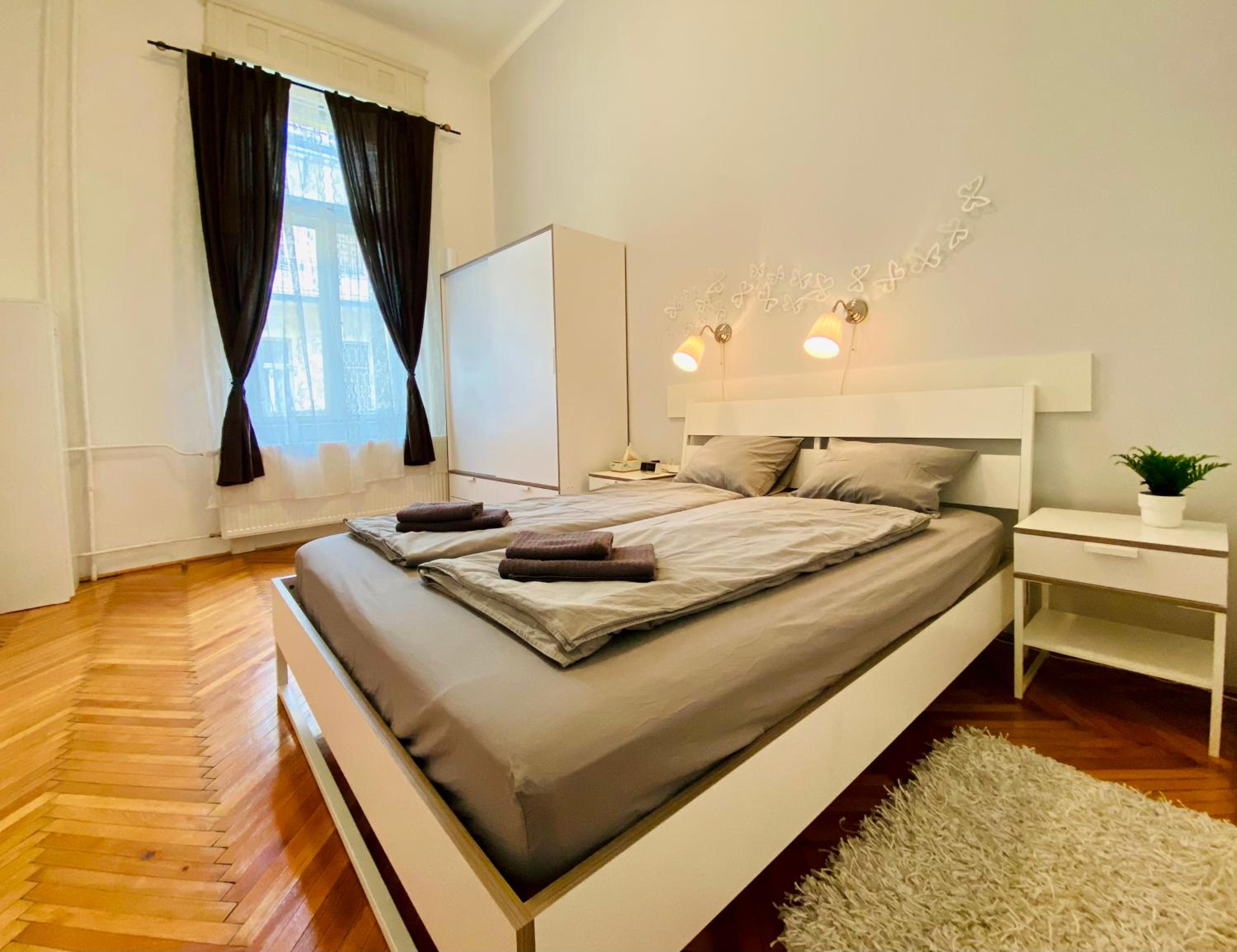 Stylish 1BR Apartment With AC in the Heart of Budapest -Skyline House view 4