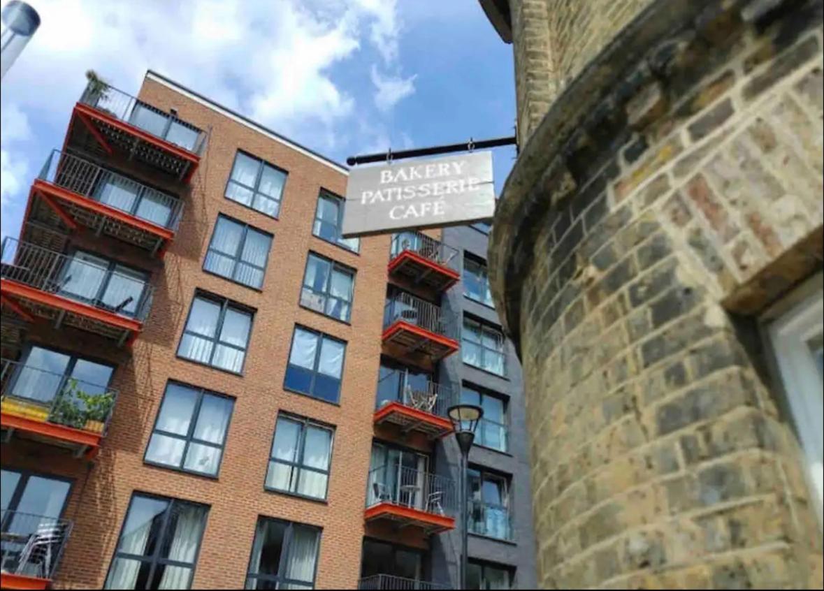 Spacious 2 bed flat next to Elizabeth line